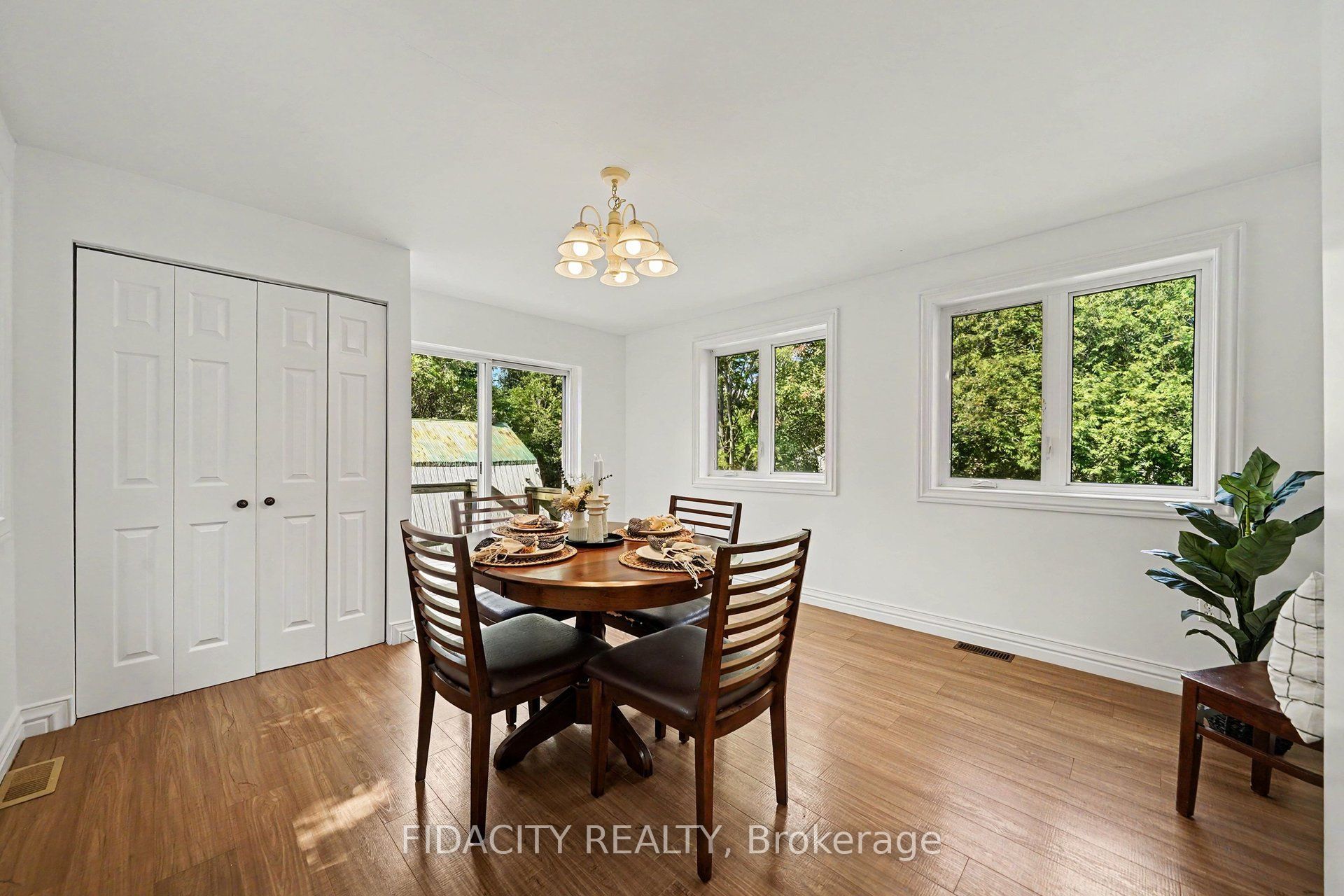 6811 Flewellyn Road Property Photo 9