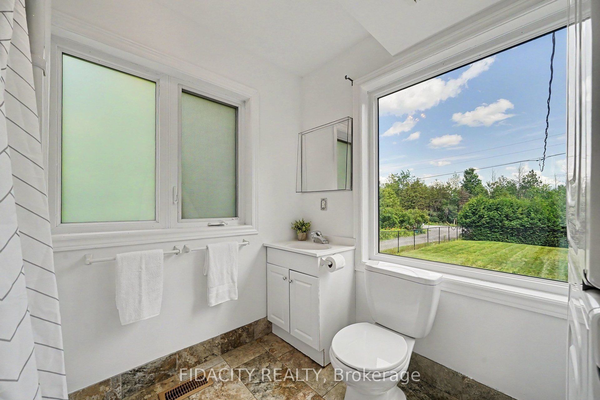 6811 Flewellyn Road Property Photo 14