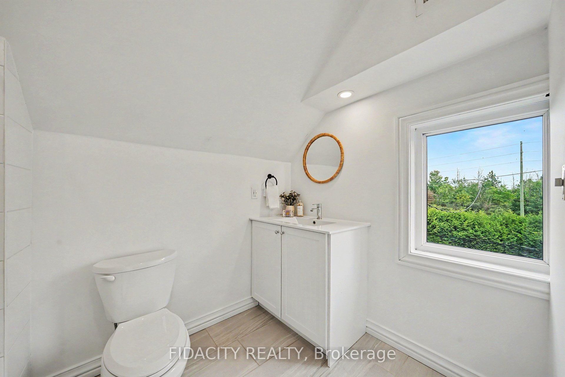 6811 Flewellyn Road Property Photo 19