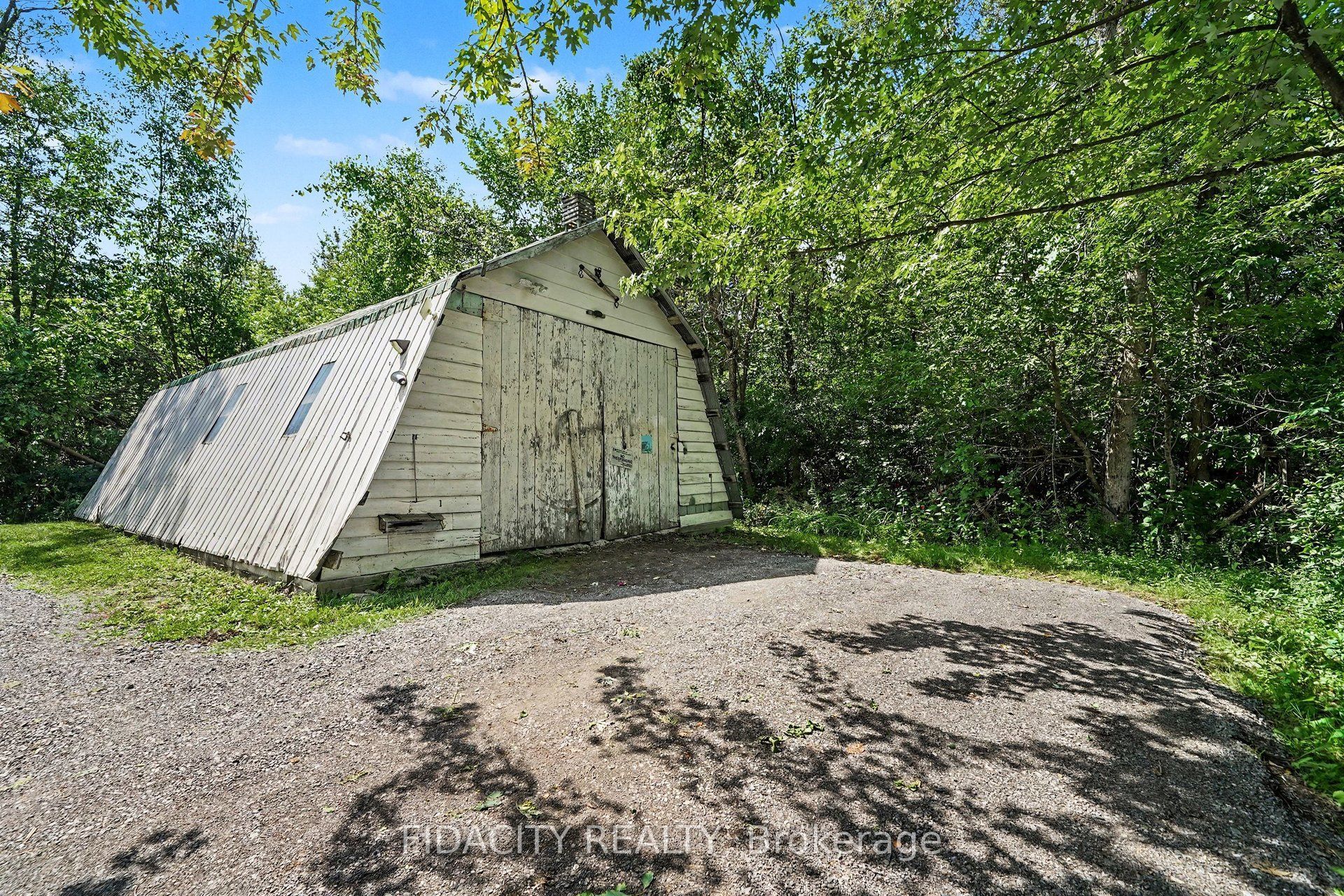 6811 Flewellyn Road Property Photo 22