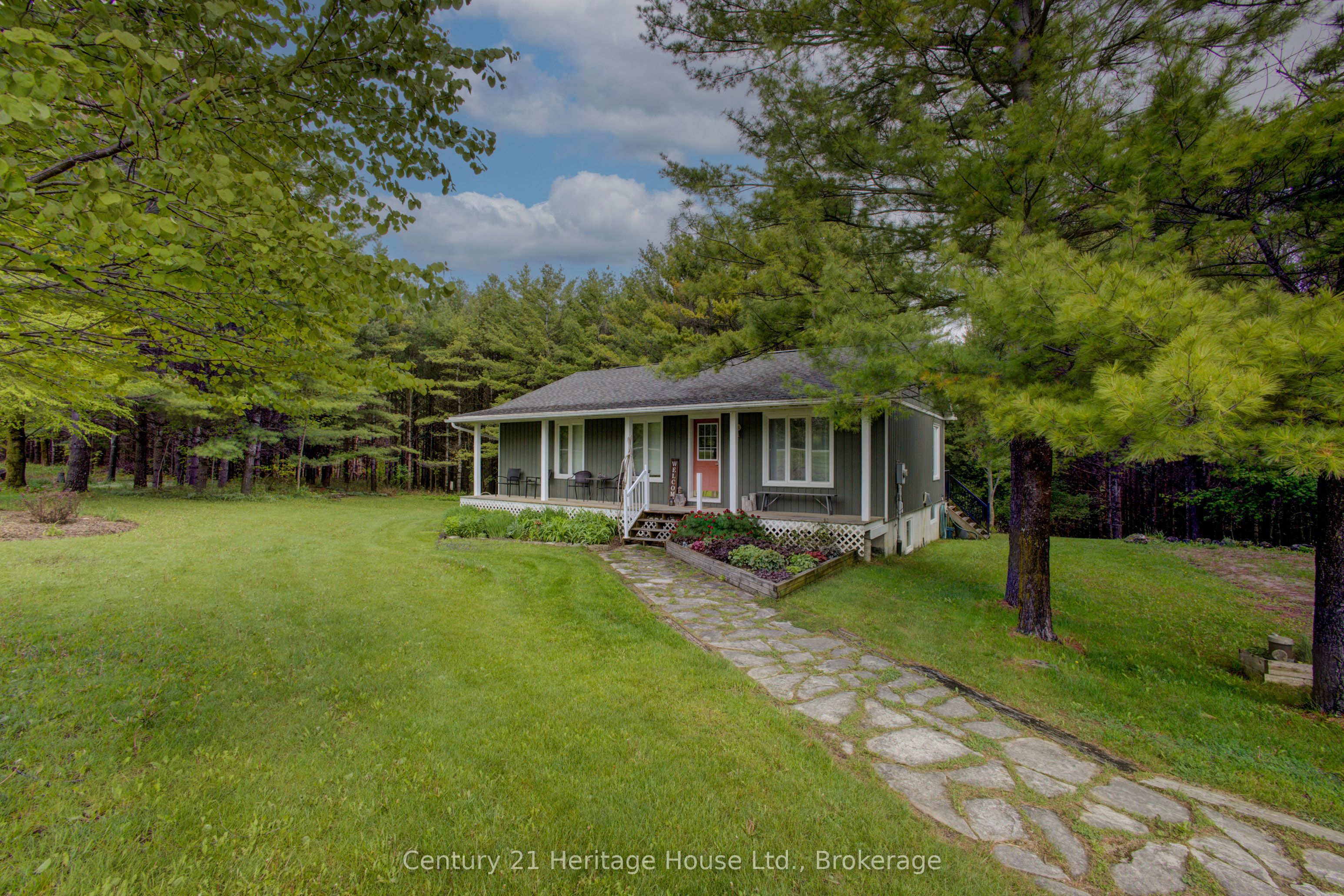 262845 Varney Road Property Photo 1