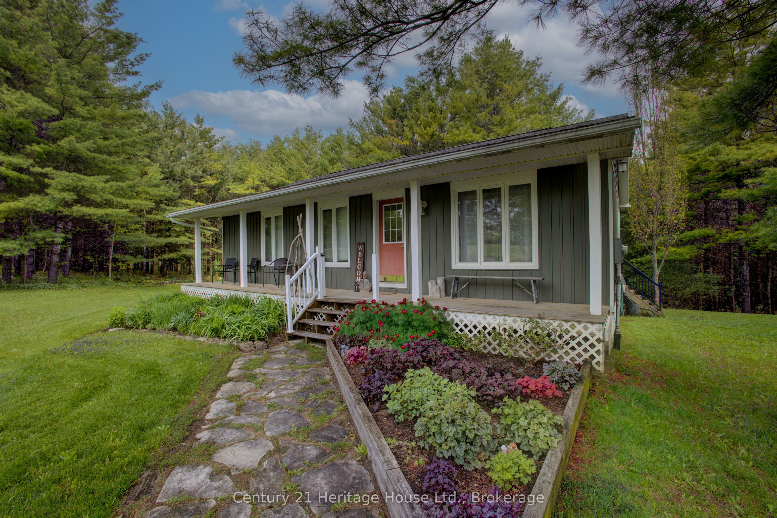 262845 Varney Road Property Photo 4