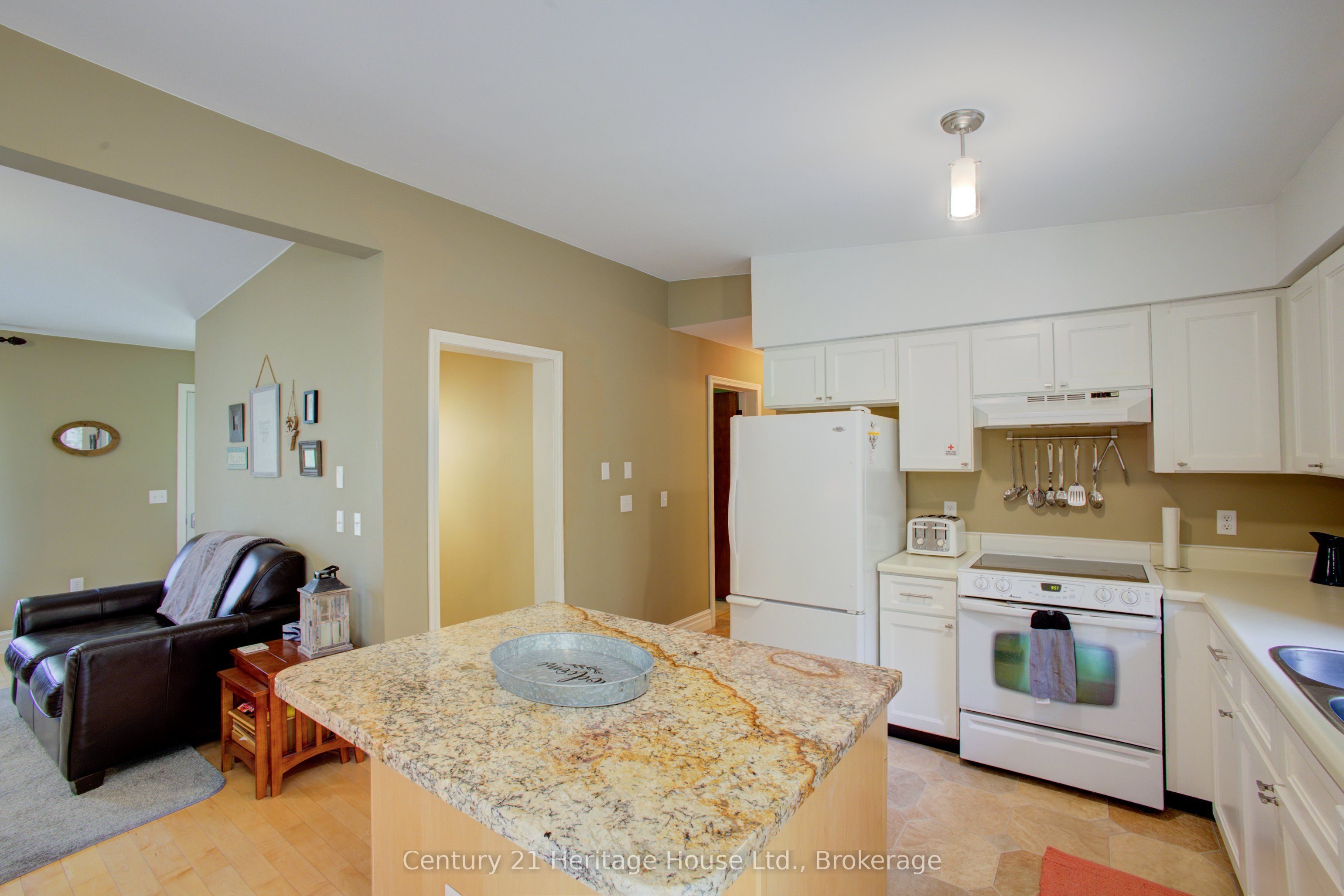 262845 Varney Road Property Photo 13