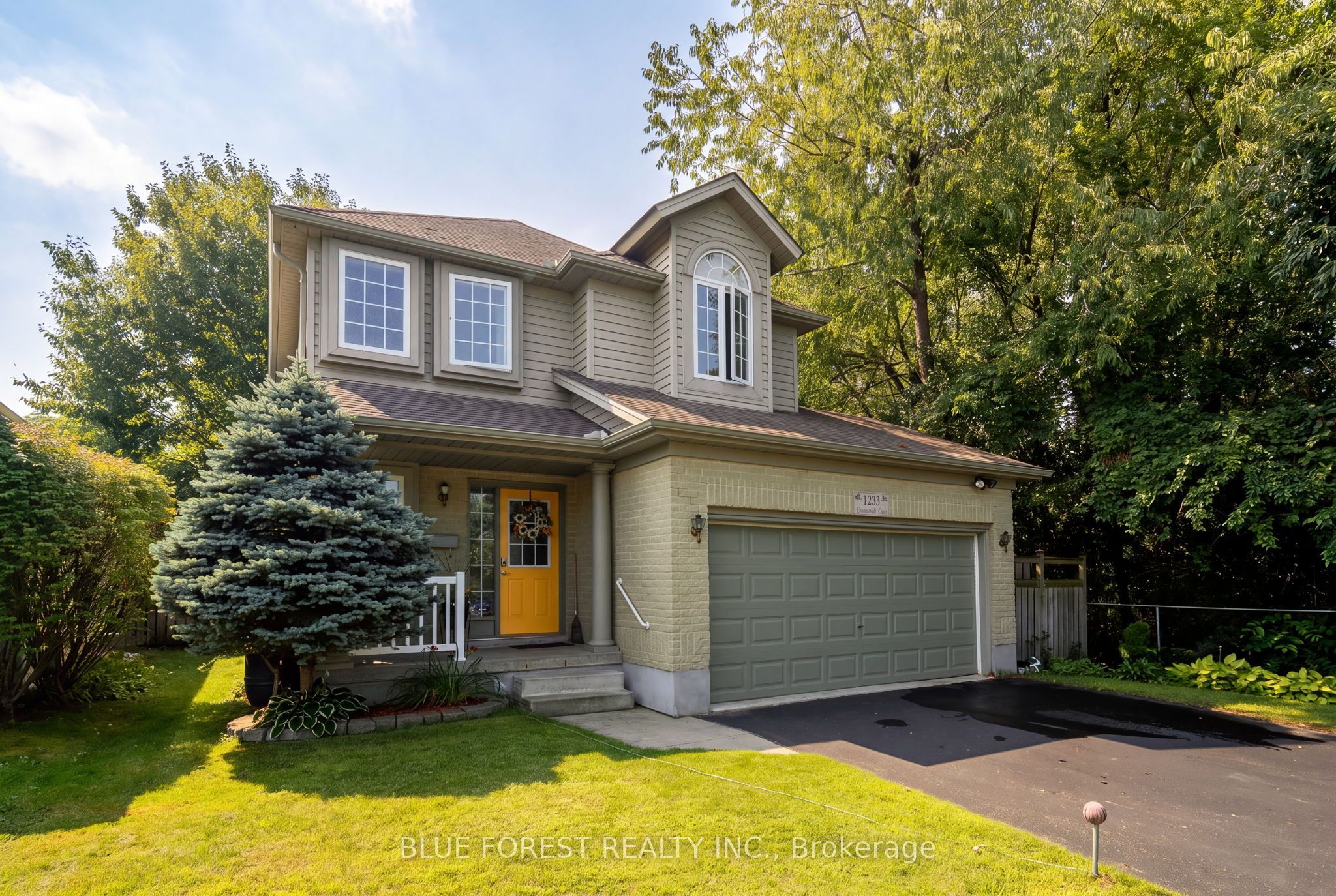 1233 Crosscreek Crescent Property Photo 1