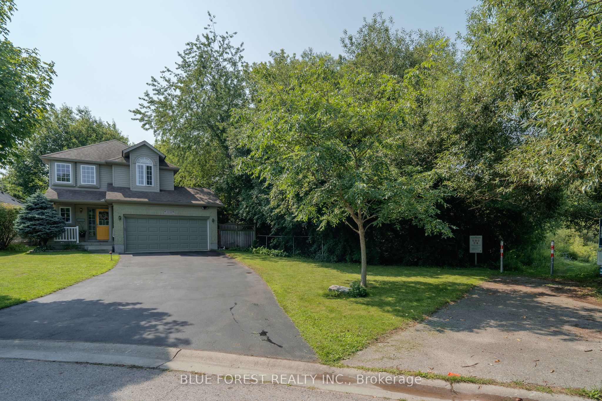 1233 Crosscreek Crescent Property Photo 4