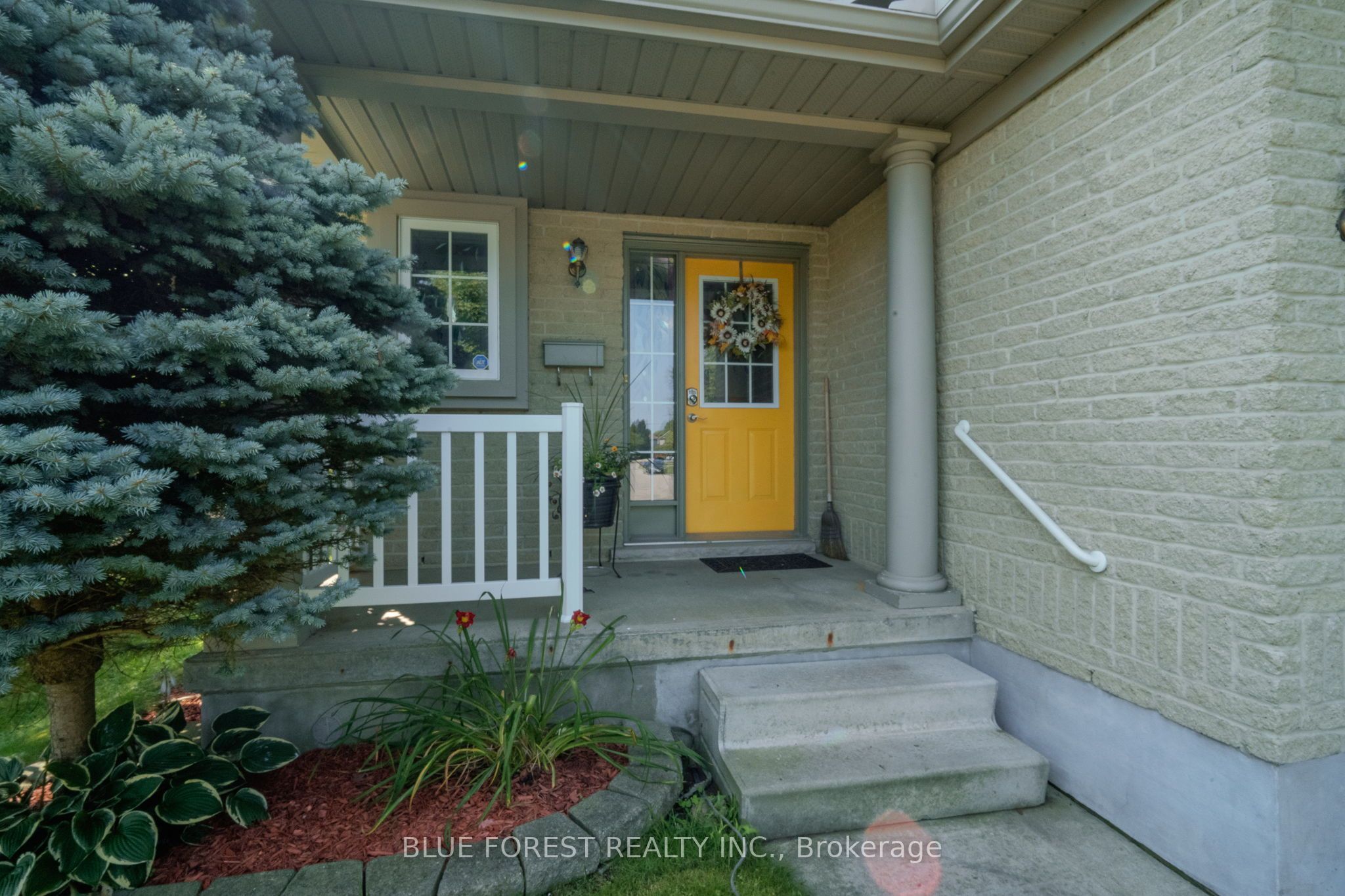 1233 Crosscreek Crescent Property Photo 5