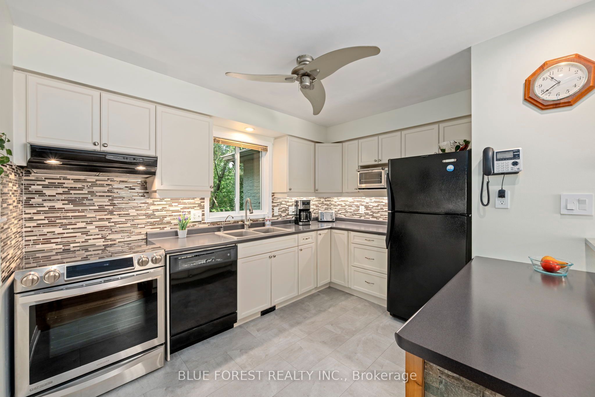 1233 Crosscreek Crescent Property Photo 10