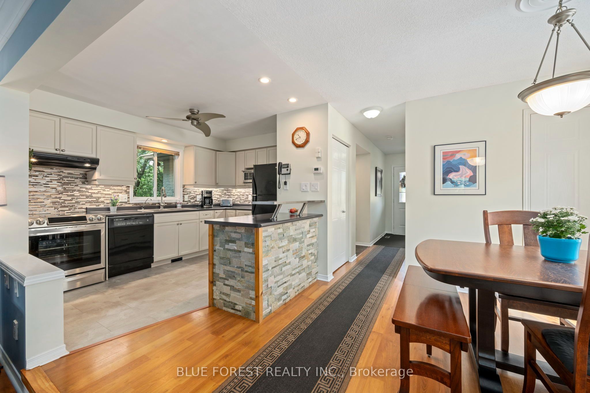 1233 Crosscreek Crescent Property Photo 16