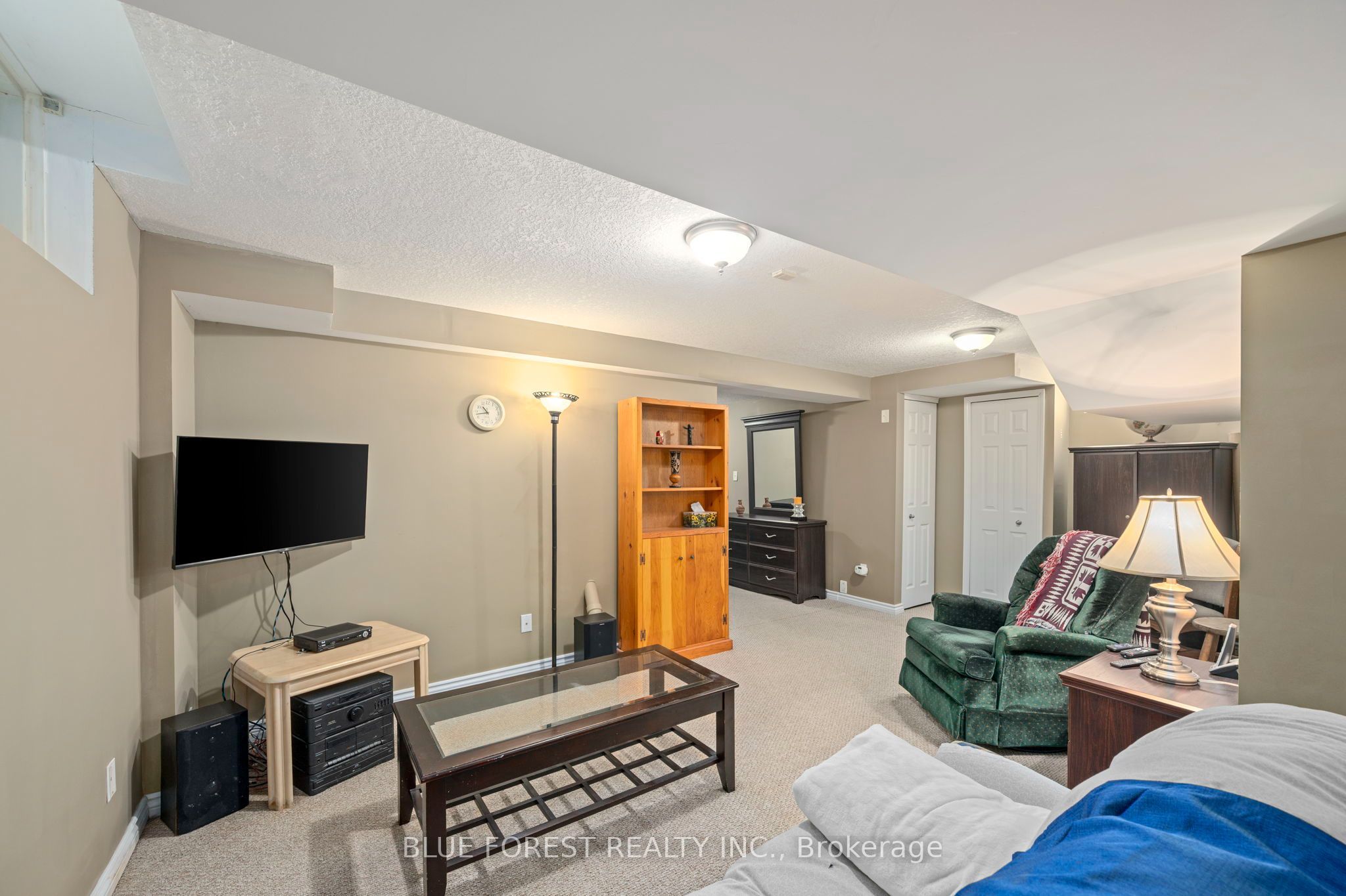 1233 Crosscreek Crescent Property Photo 28