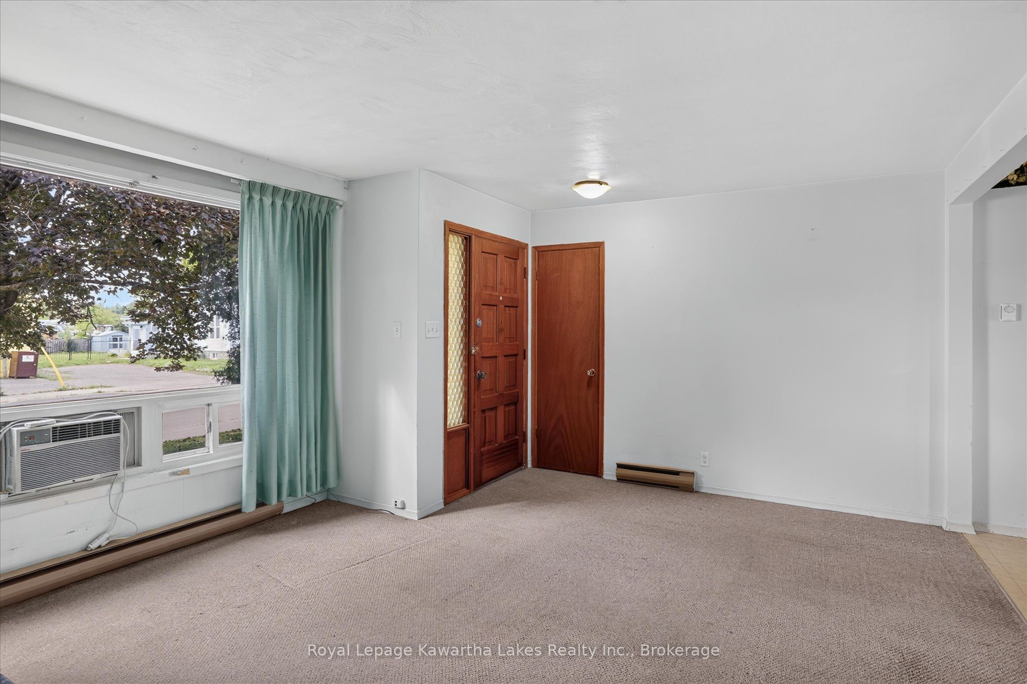 78 Durham Street W Property Photo 6
