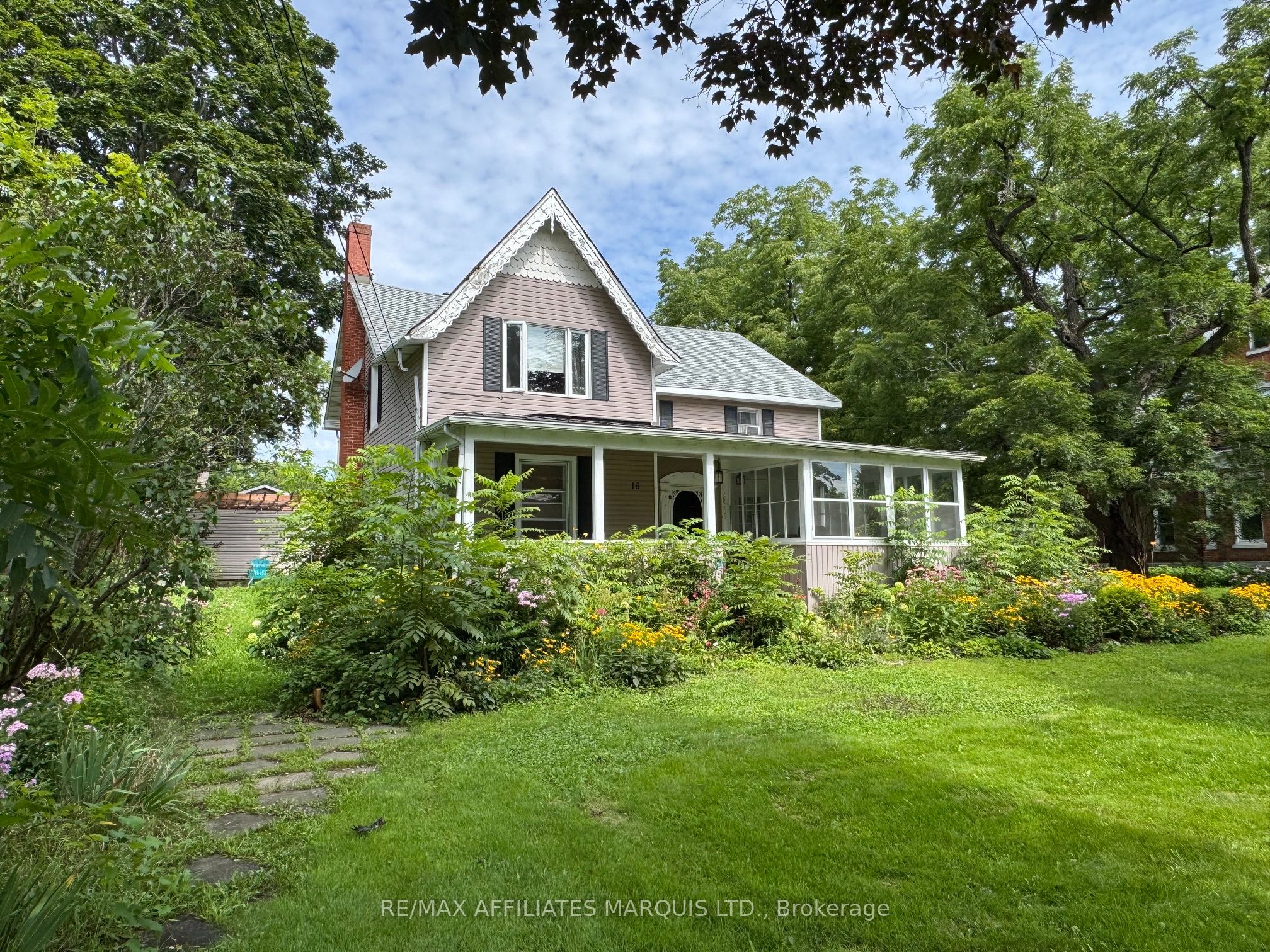 16 Lakeshore Drive Property Photo 3