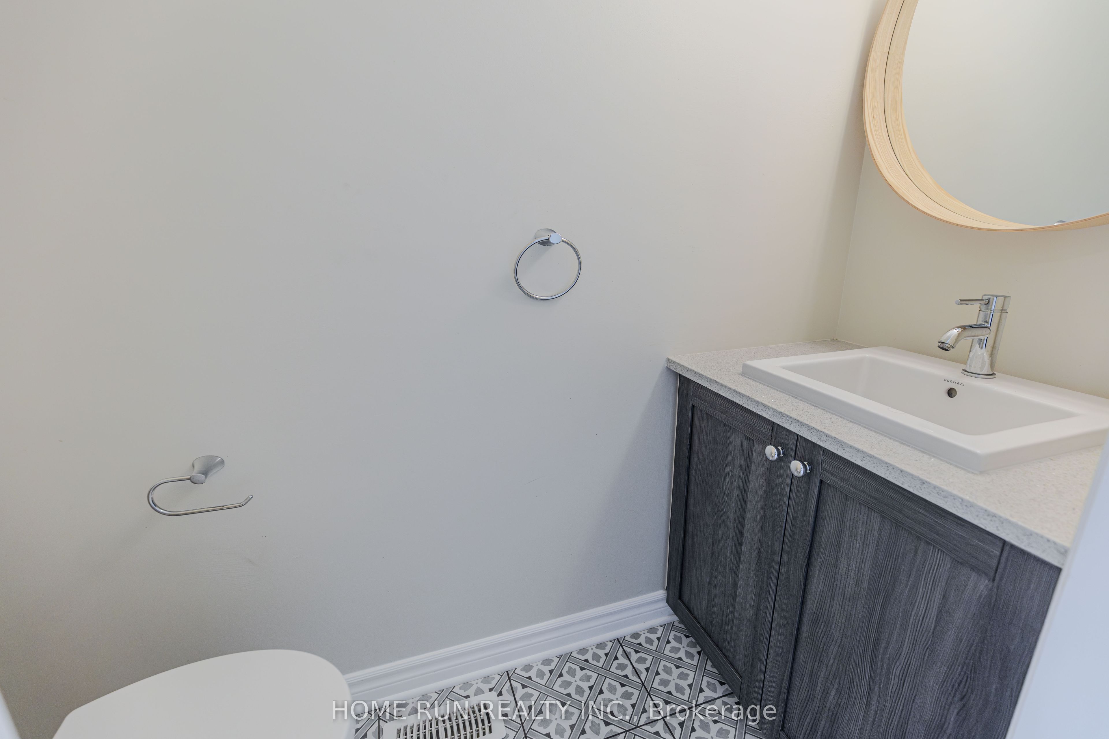 785 Cairn Crescent Property Photo 5