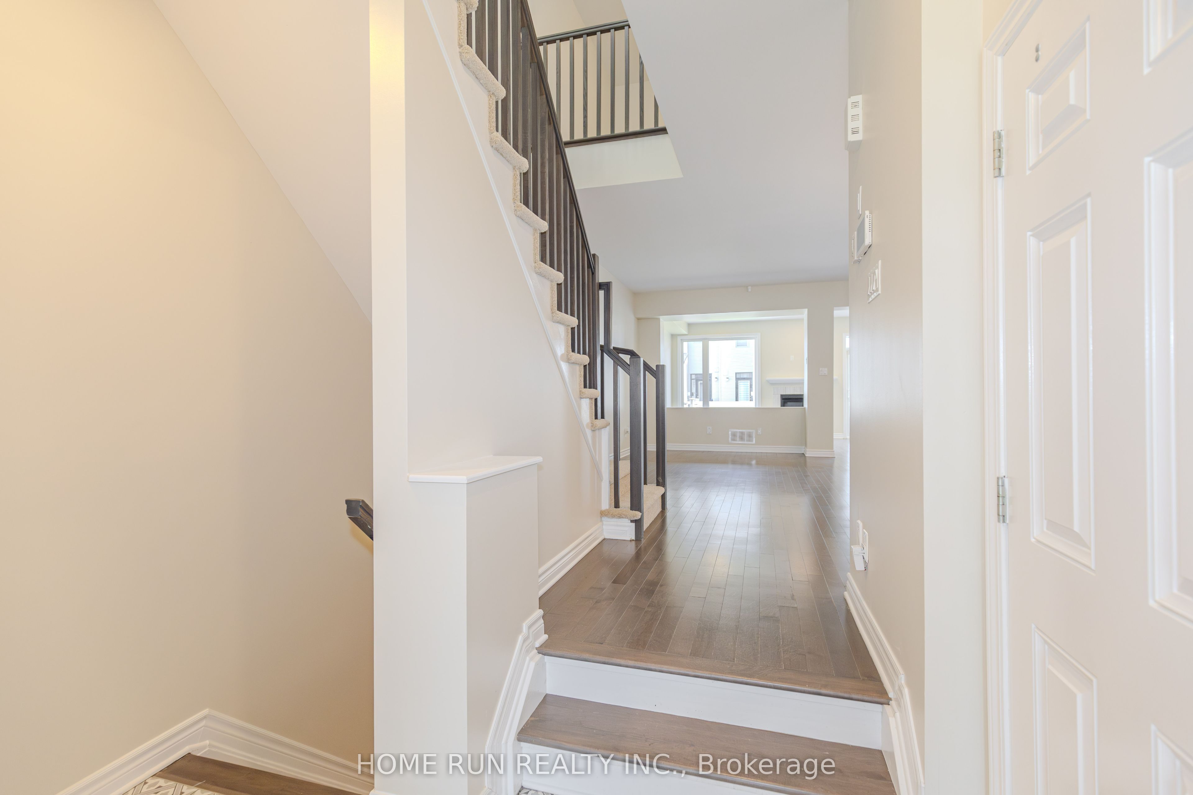 785 Cairn Crescent Property Photo 6
