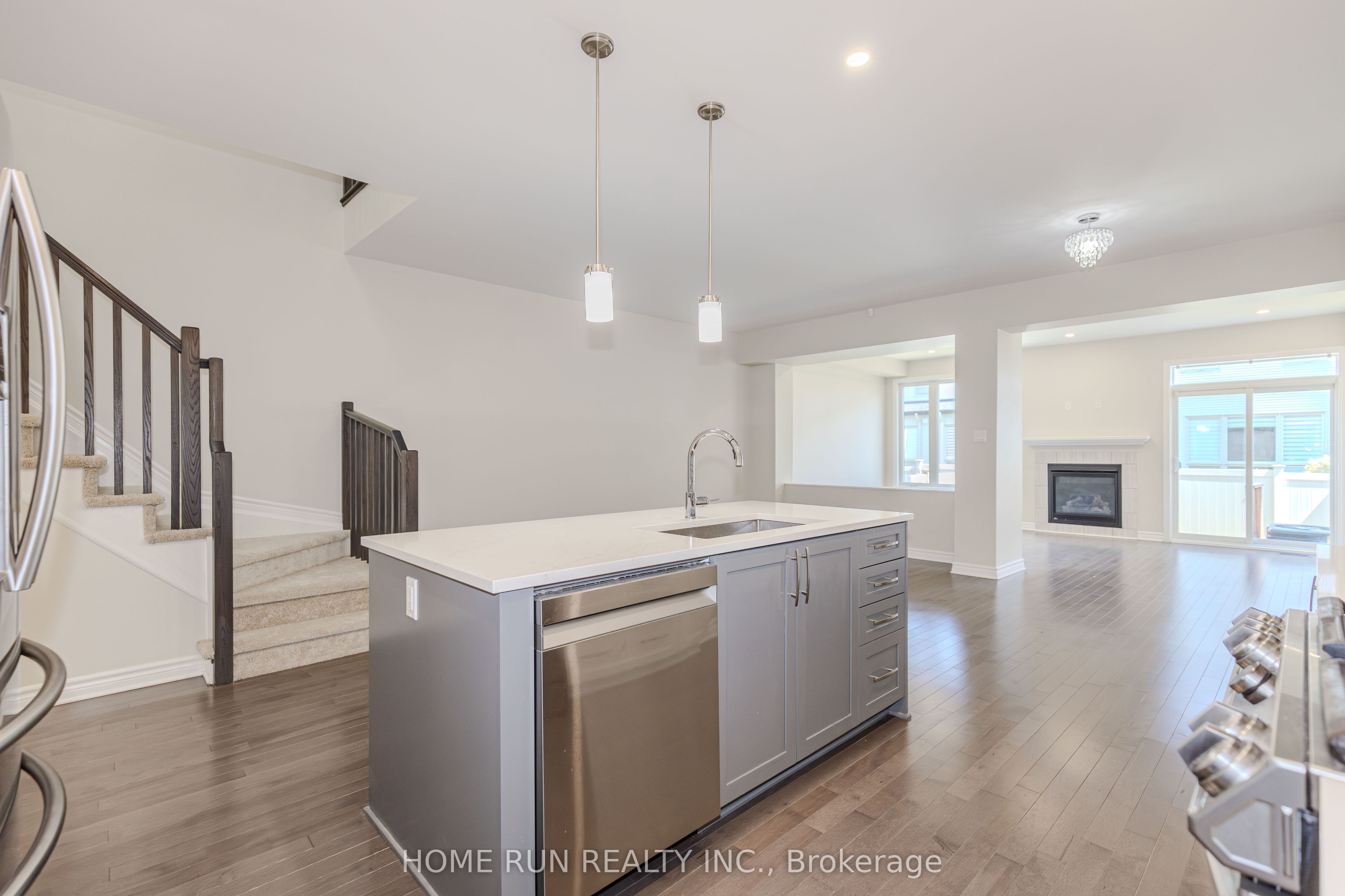 785 Cairn Crescent Property Photo 13