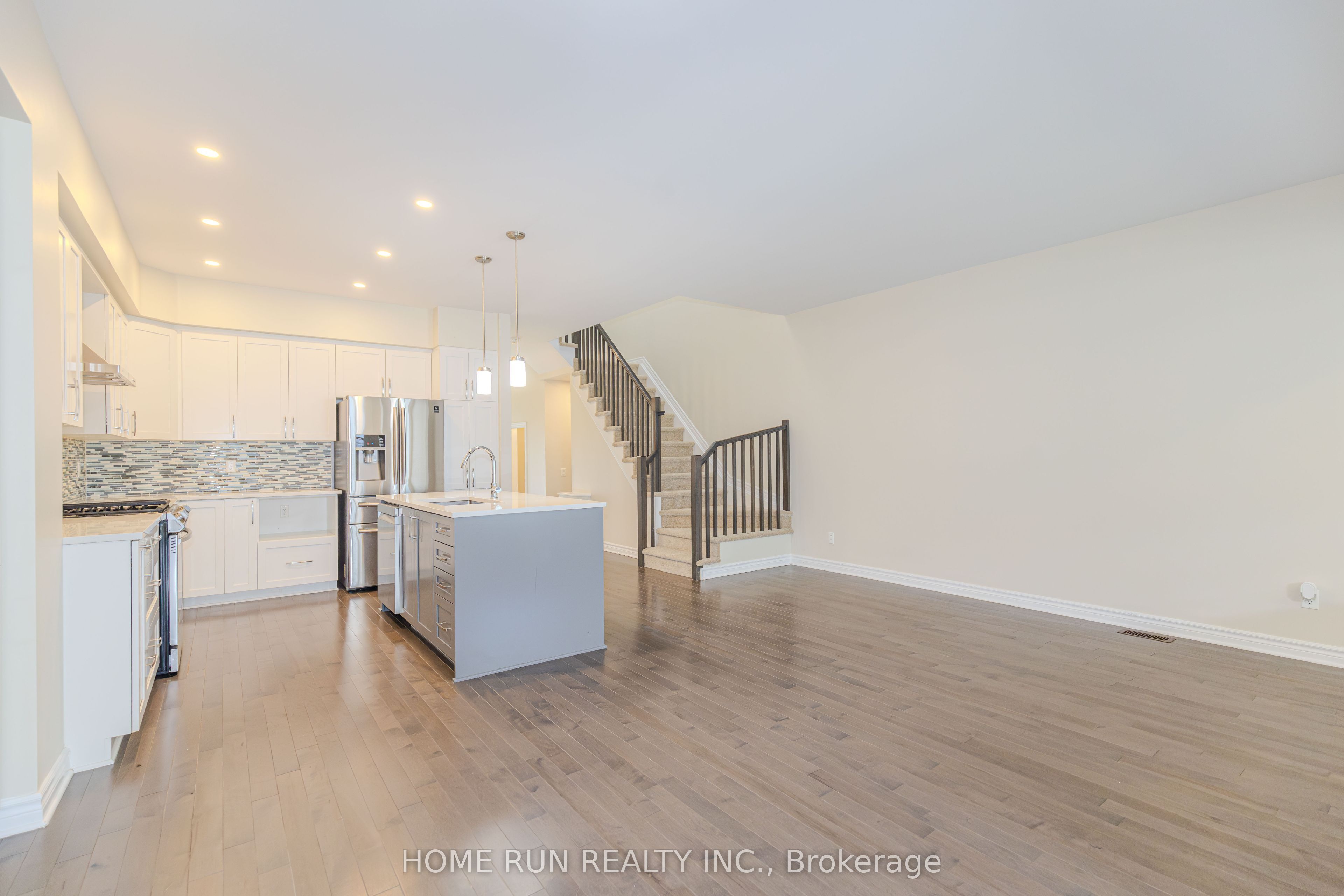 785 Cairn Crescent Property Photo 19