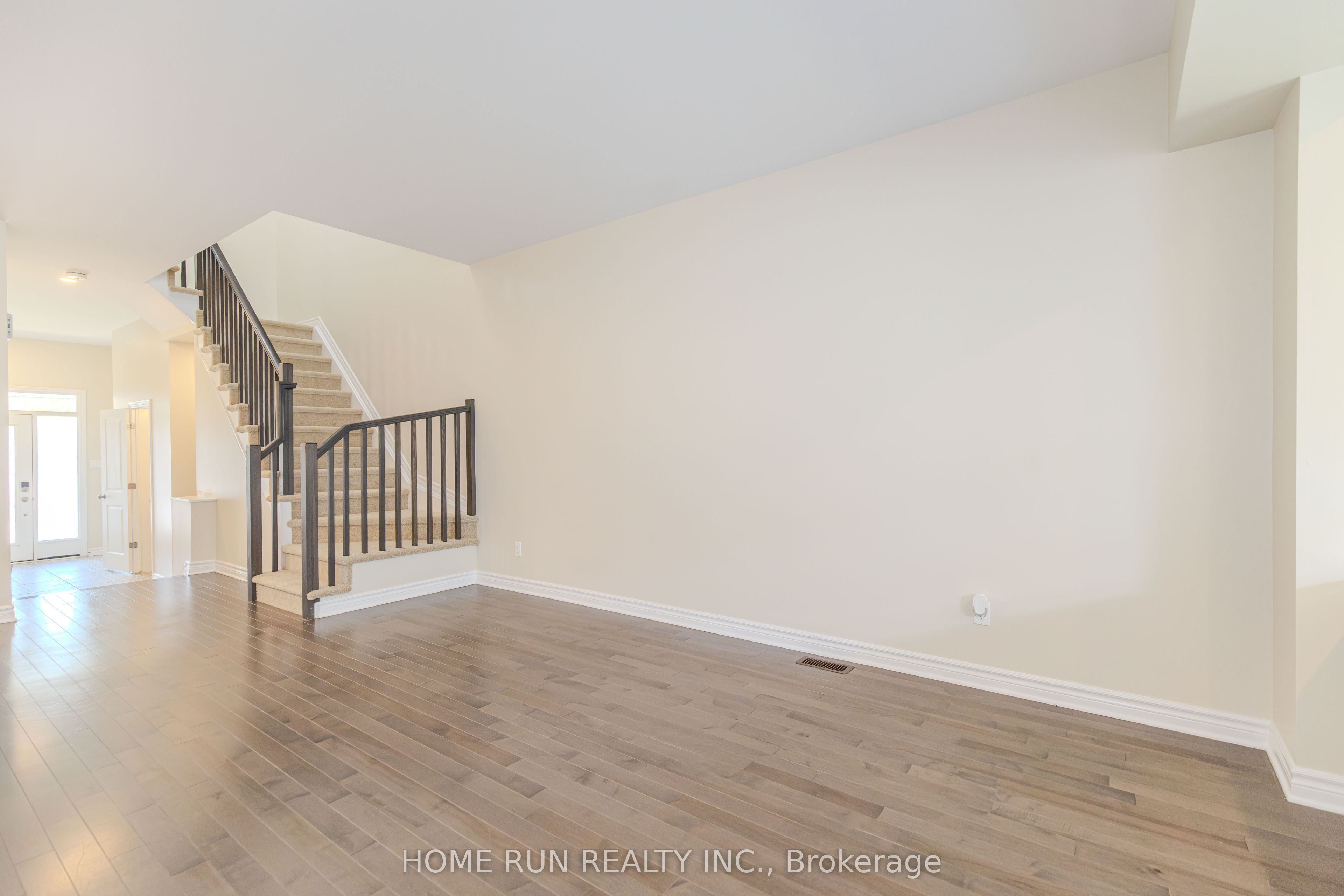 785 Cairn Crescent Property Photo 22