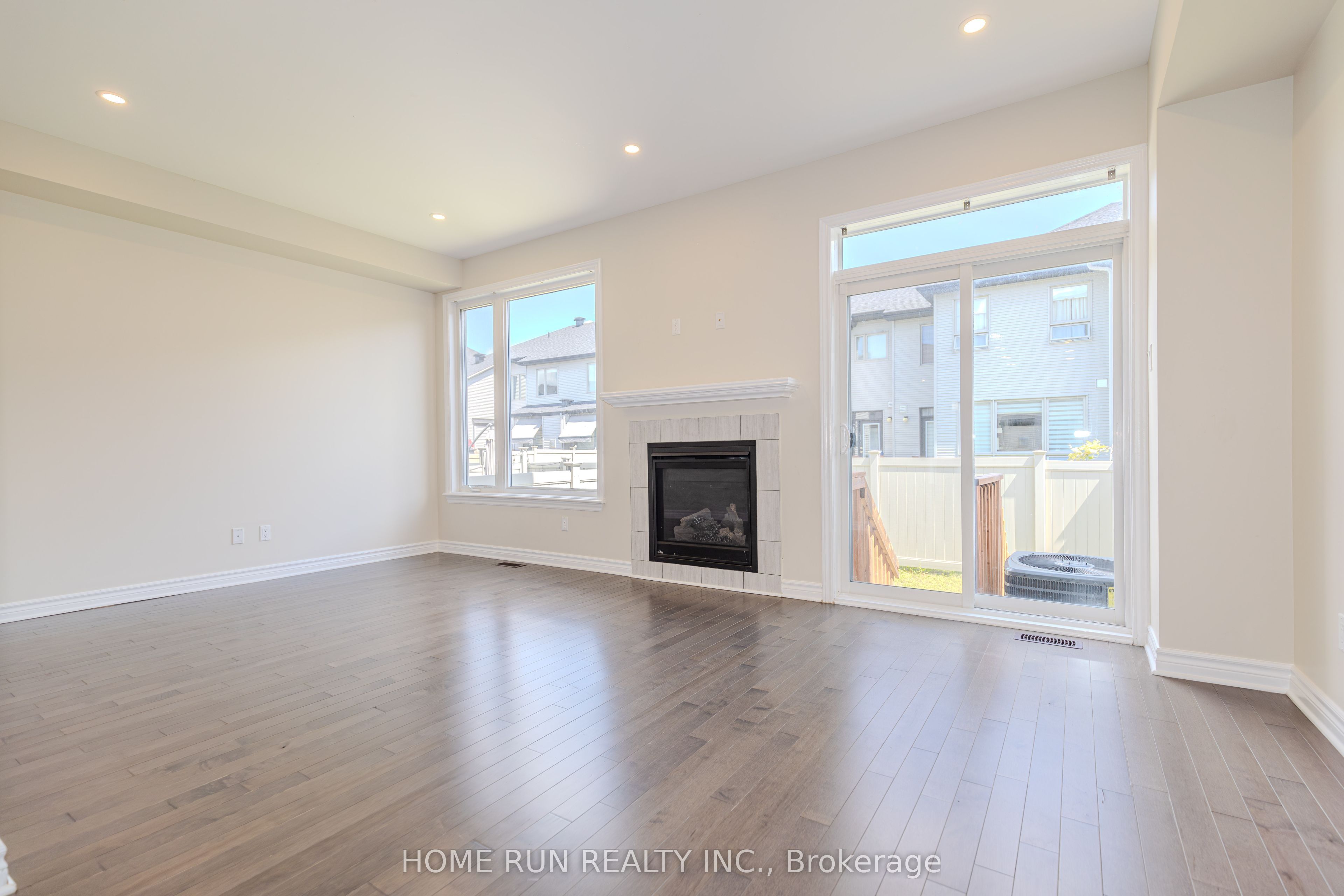 785 Cairn Crescent Property Photo 23