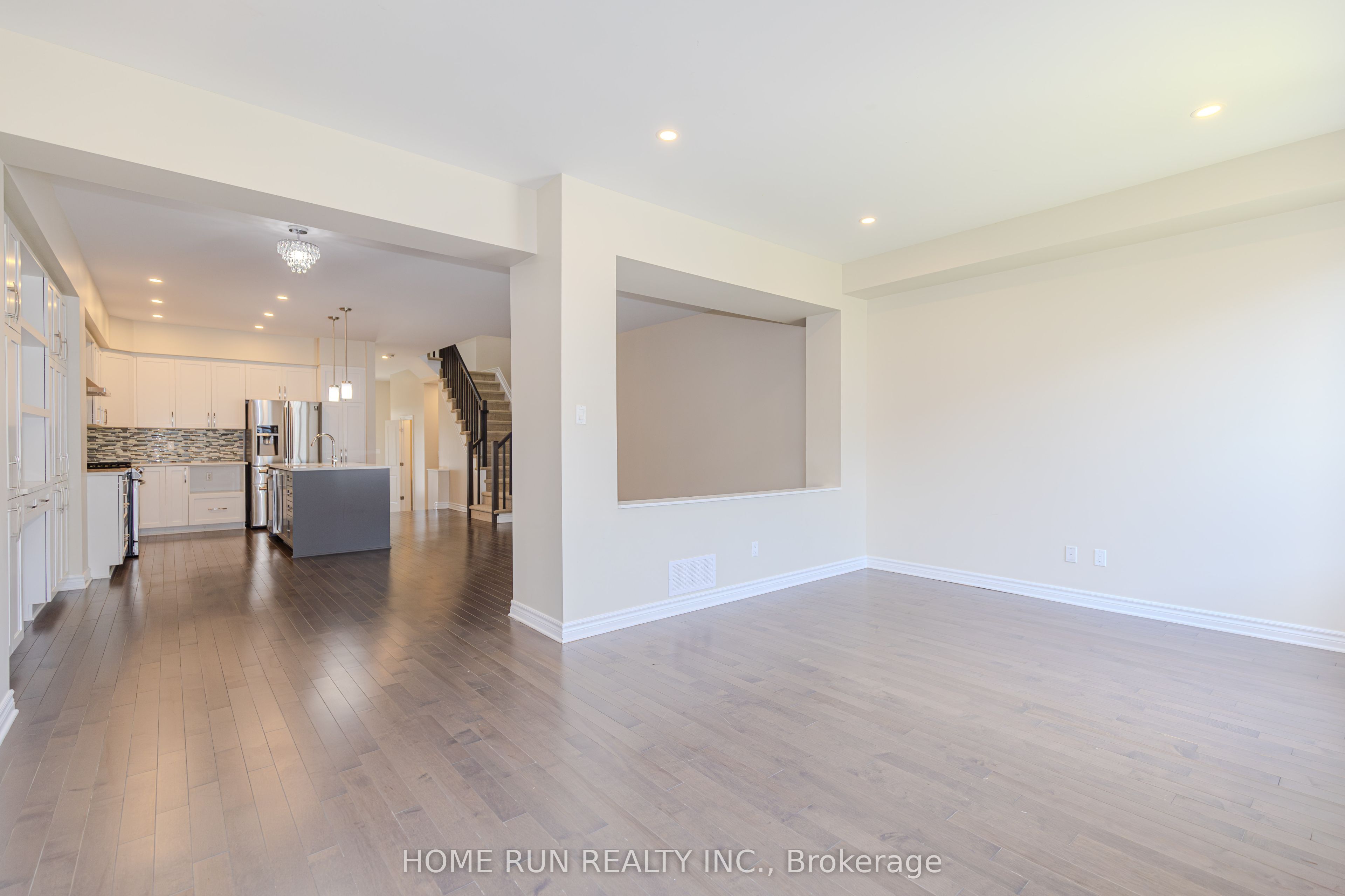 785 Cairn Crescent Property Photo 25