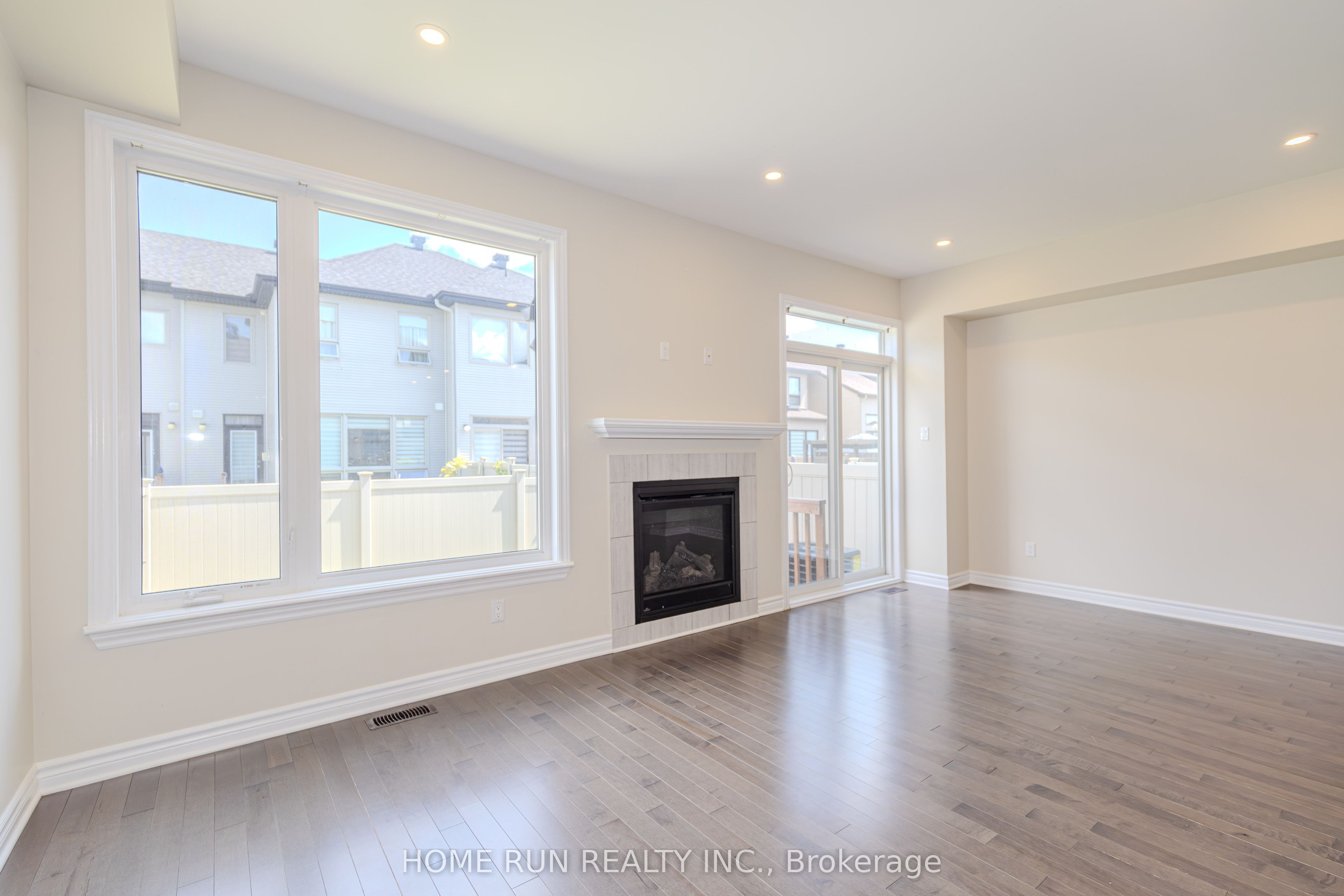 785 Cairn Crescent Property Photo 27