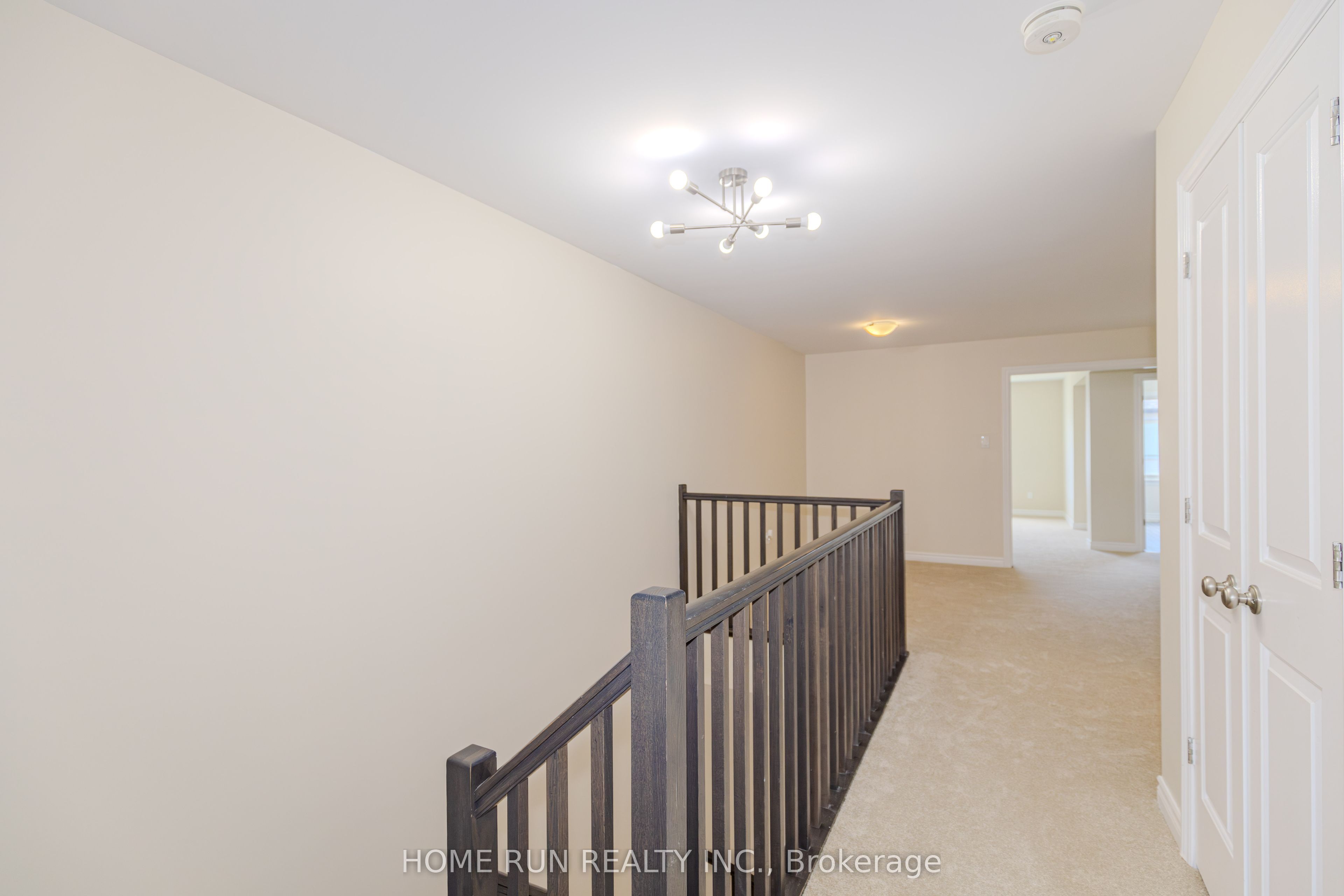 785 Cairn Crescent Property Photo 29