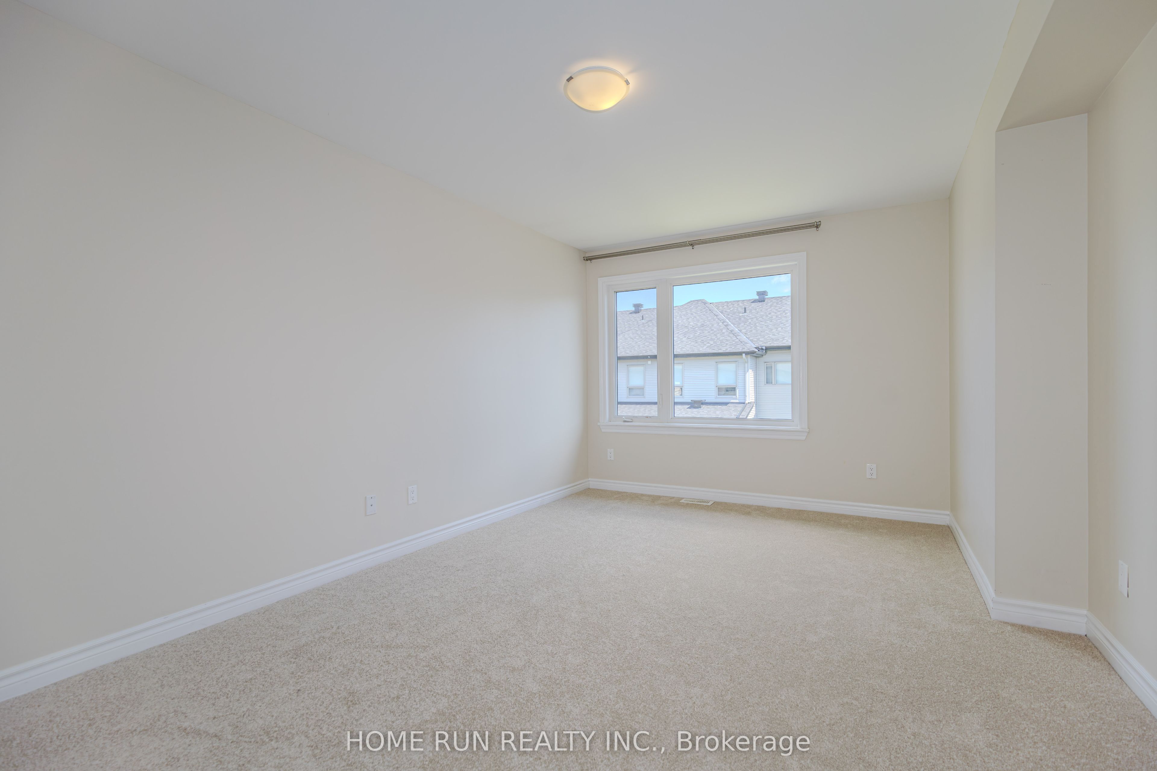 785 Cairn Crescent Property Photo 33