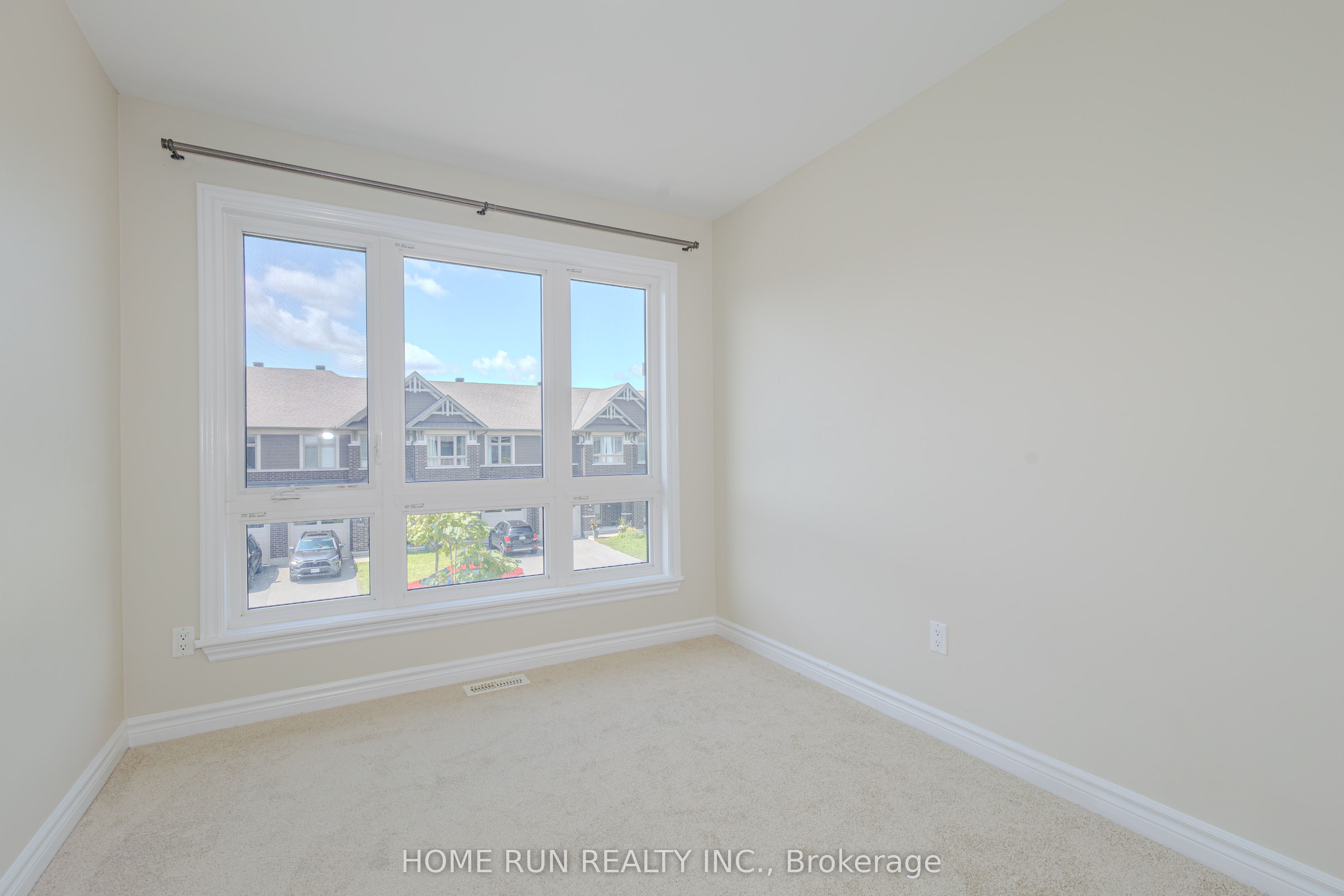 785 Cairn Crescent Property Photo 39
