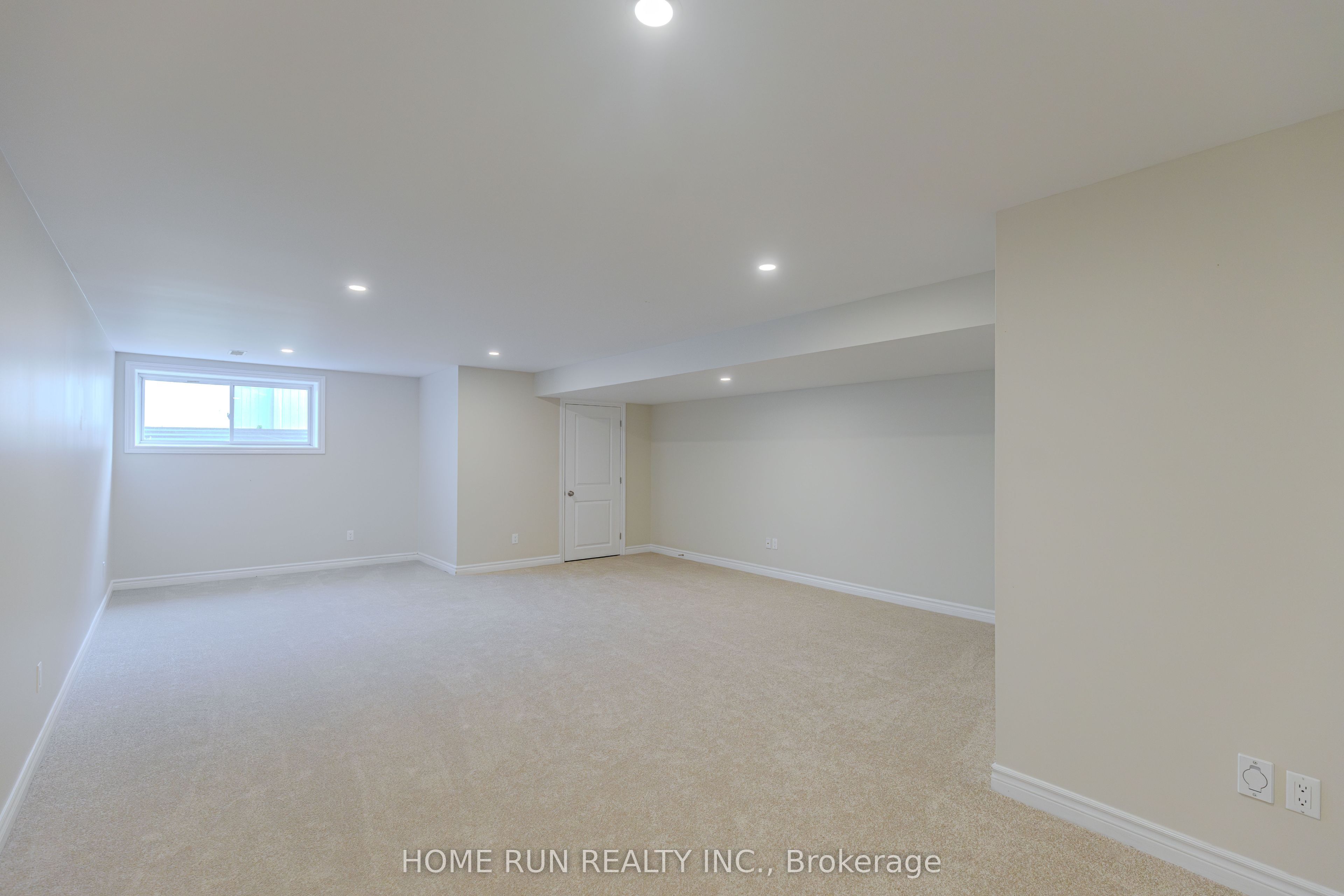 785 Cairn Crescent Property Photo 44