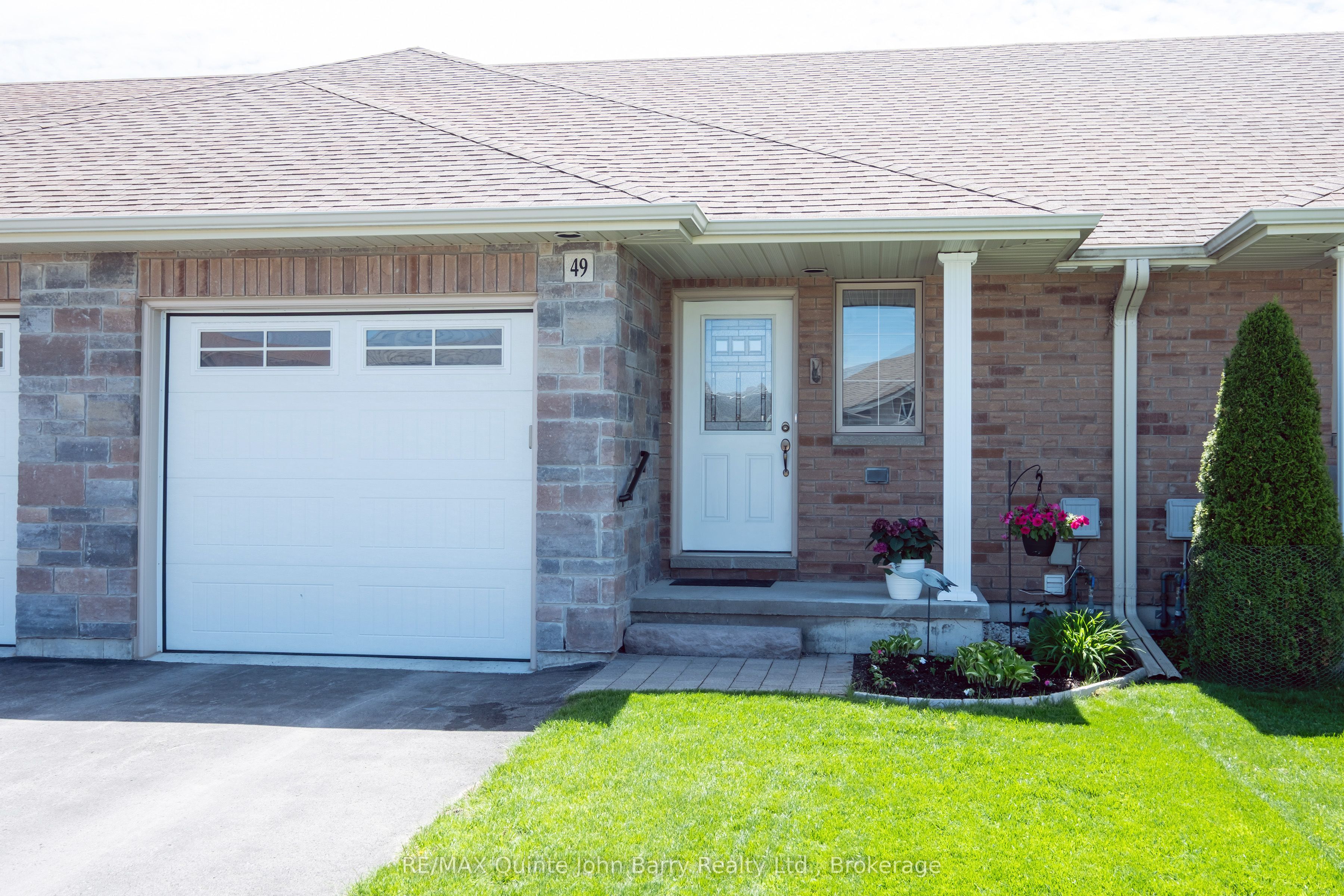 49 Mcintosh Crescent Property Photo 1
