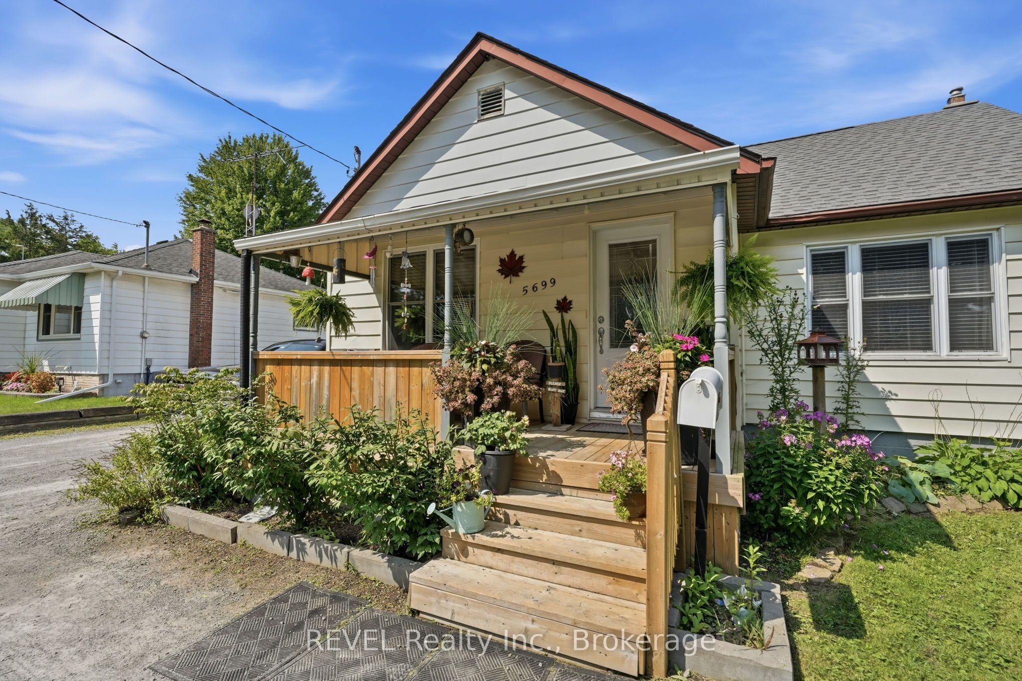 5699 Montrose Road Property Photo 1