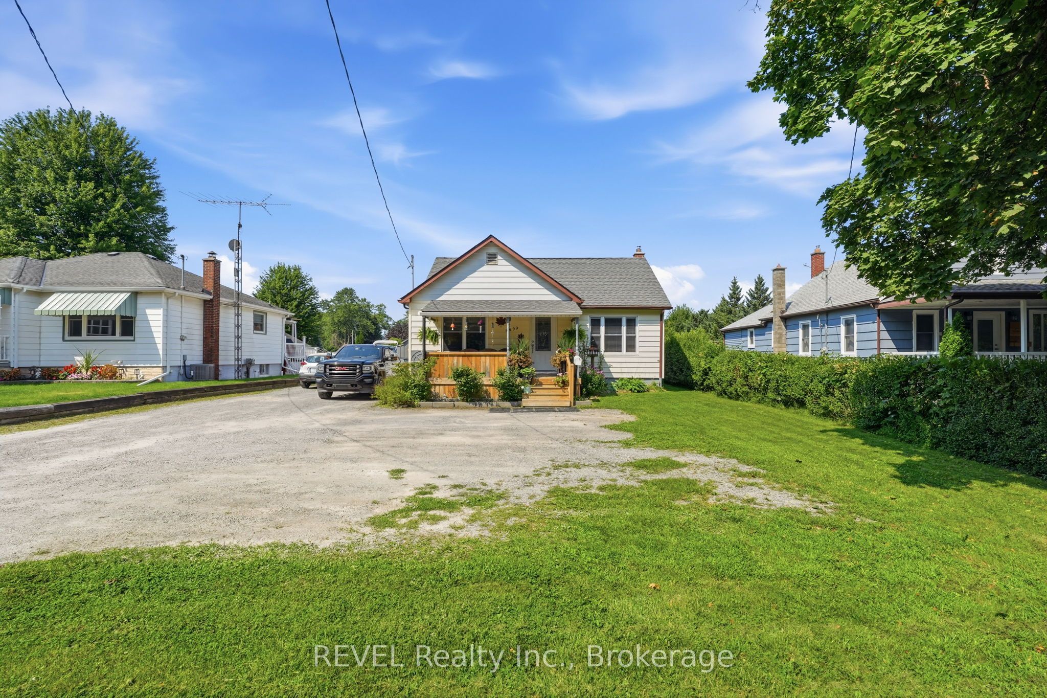 5699 Montrose Road Property Photo 3
