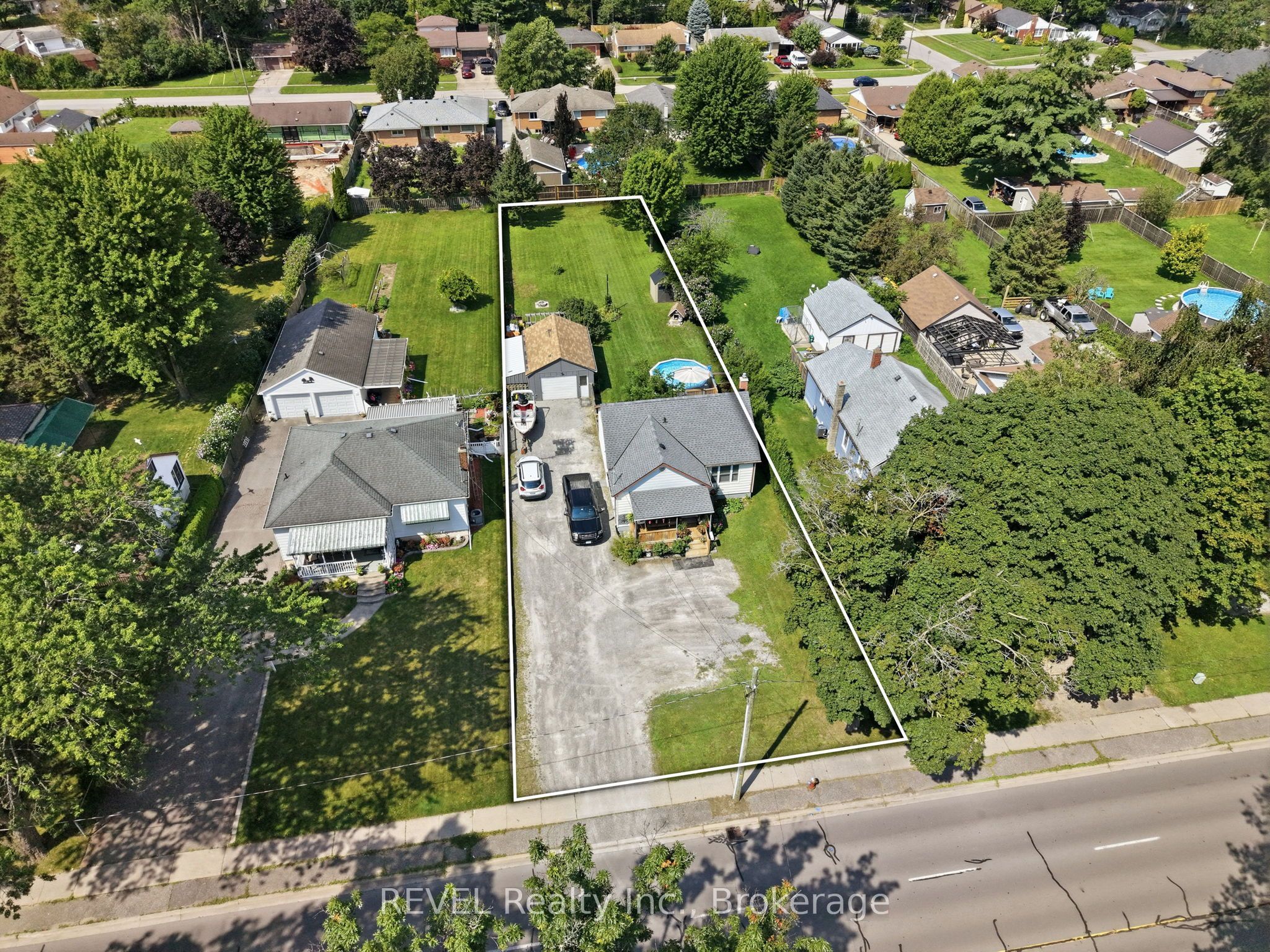 5699 Montrose Road Property Photo 4