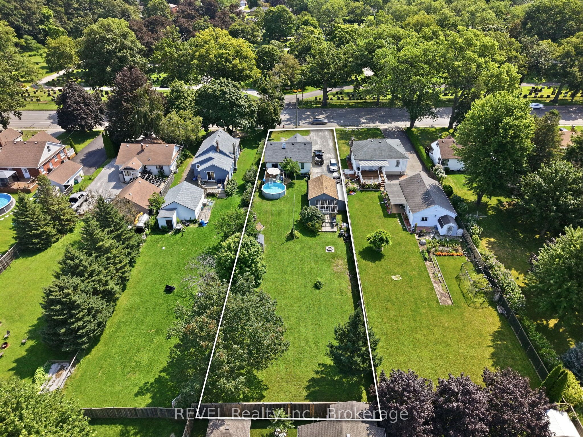 5699 Montrose Road Property Photo 5