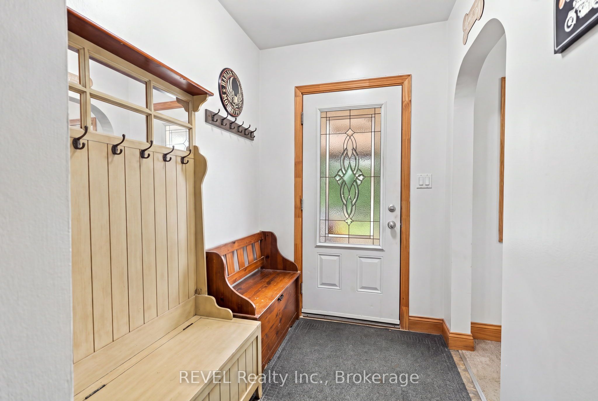 5699 Montrose Road Property Photo 6