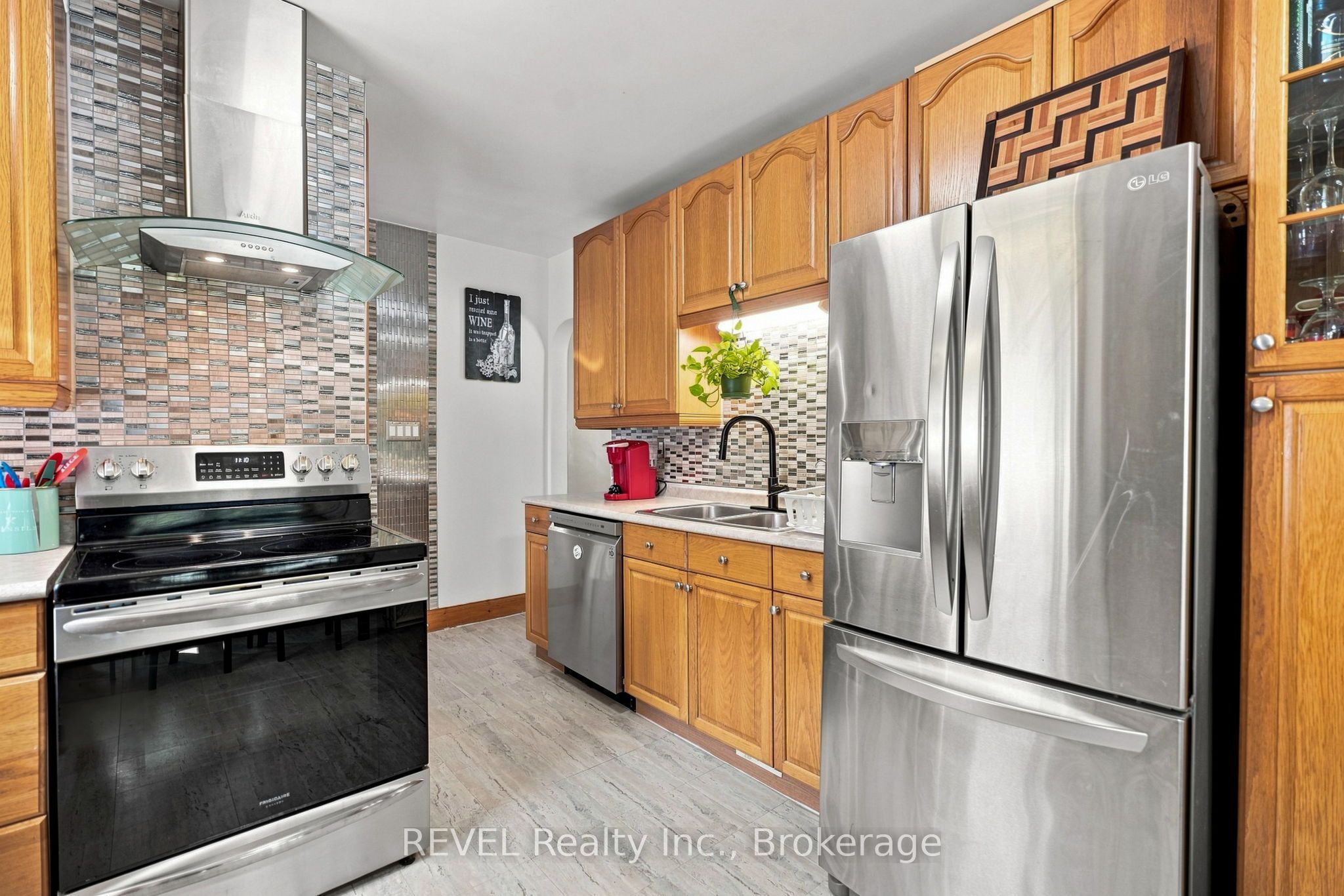 5699 Montrose Road Property Photo 8