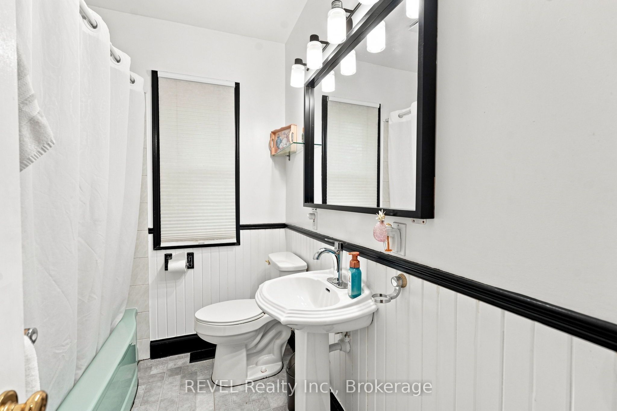 5699 Montrose Road Property Photo 13