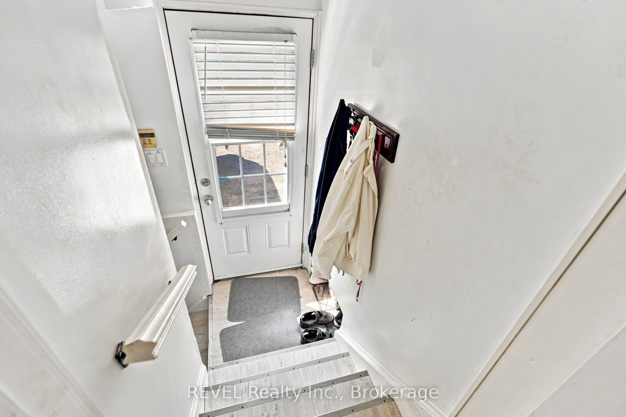 5699 Montrose Road Property Photo 17
