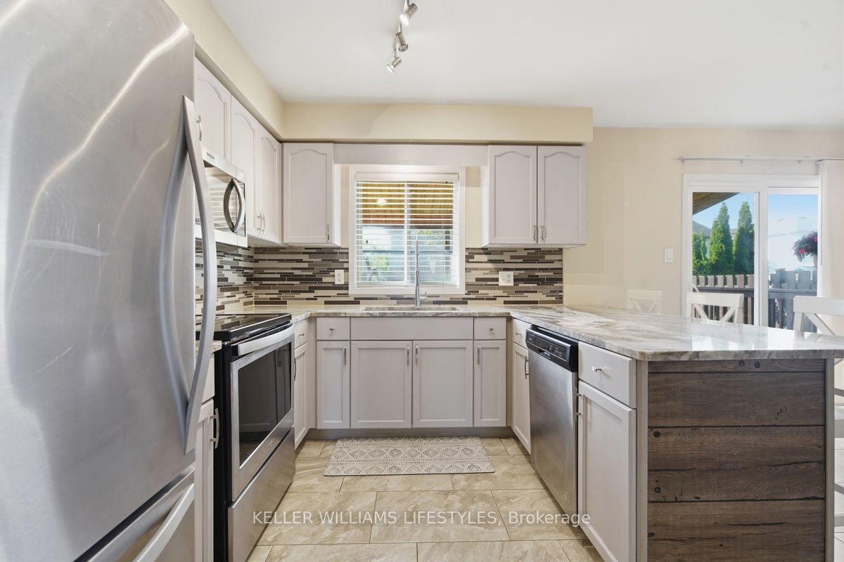 1135 Kimball Crescent Property Photo 11