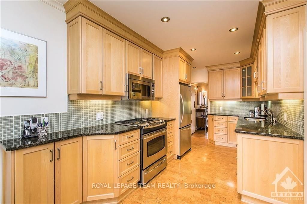 522 Piccadilly Avenue Property Photo 2