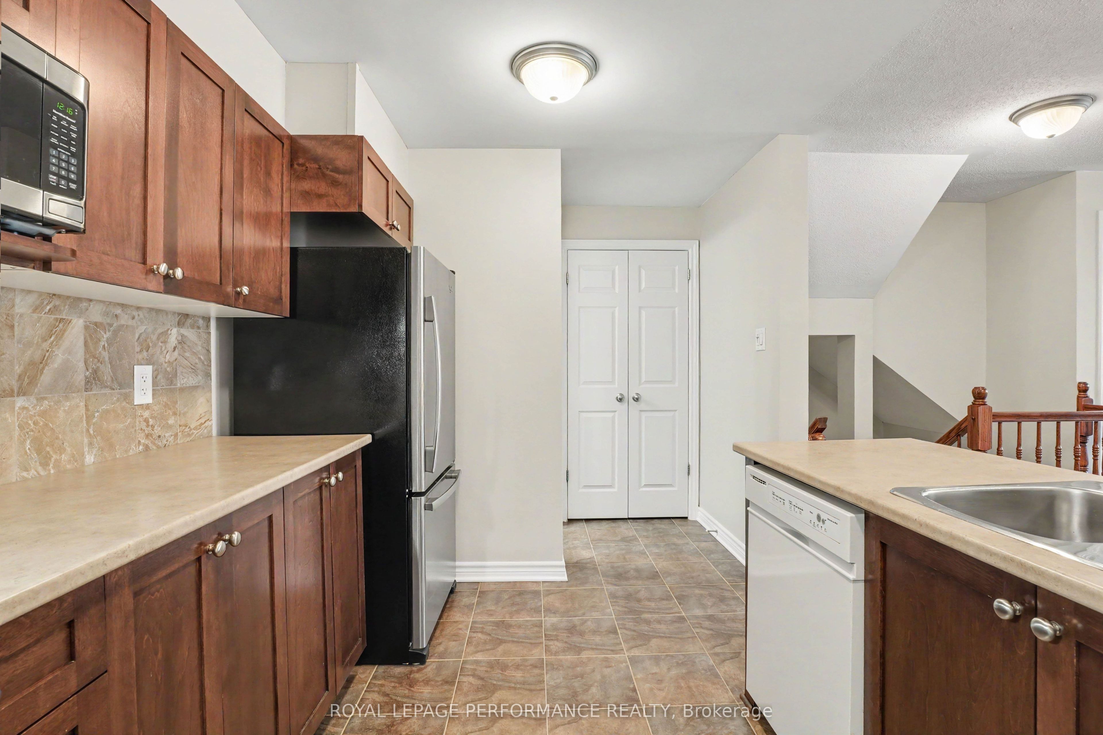 269a Titanium Private Property Photo 11
