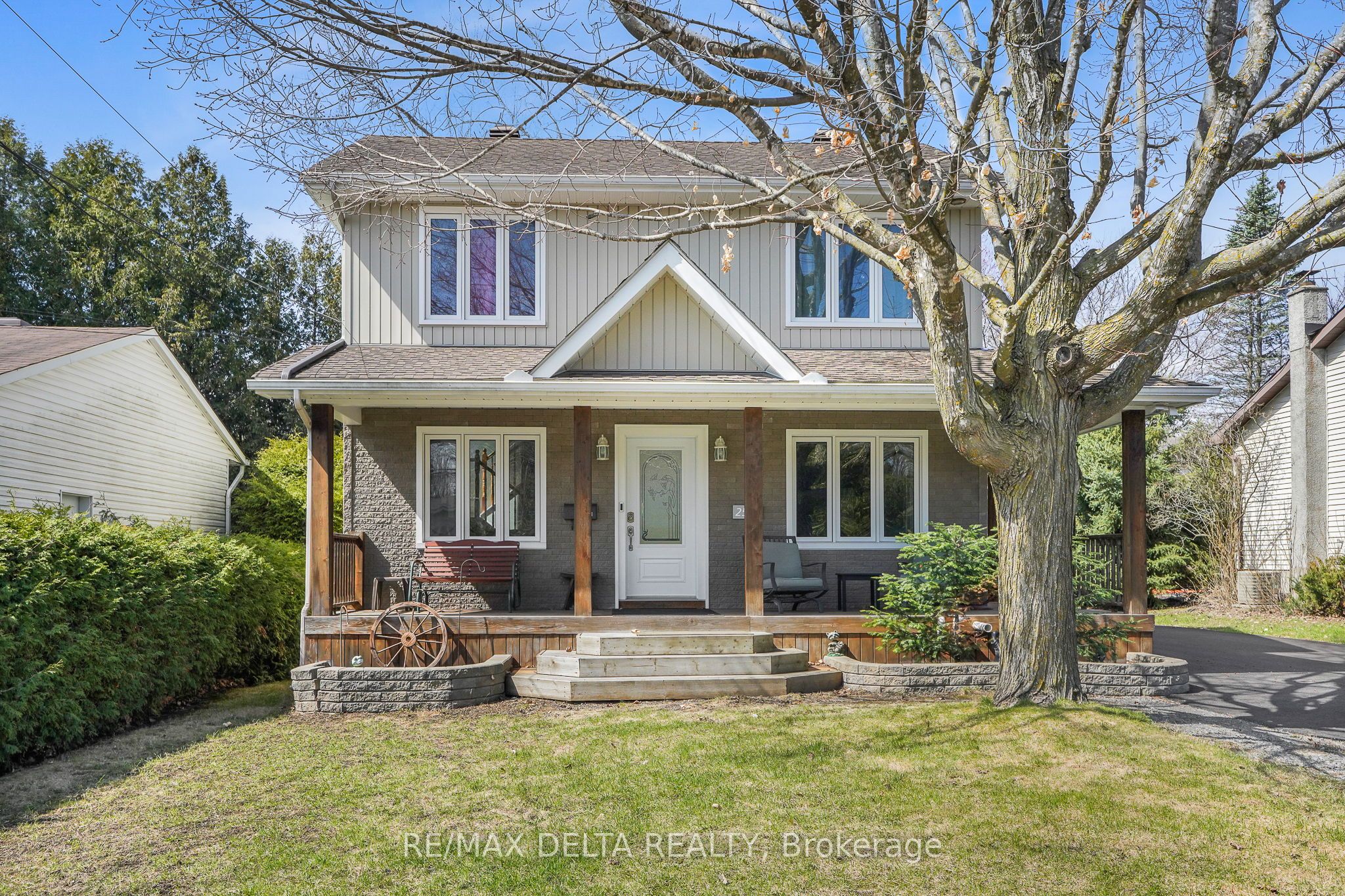 2567 Cleroux Crescent Property Photo 2