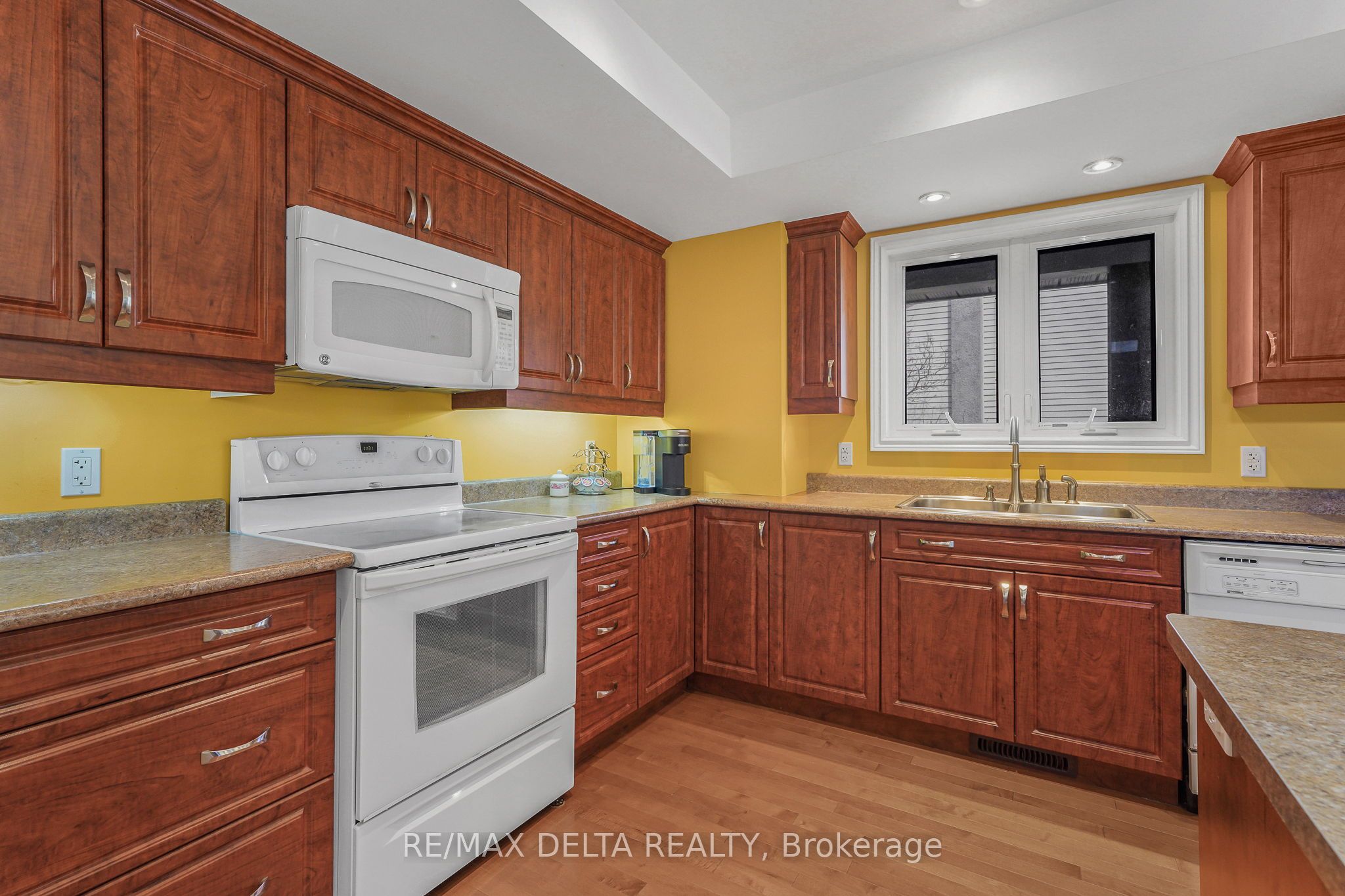 2567 Cleroux Crescent Property Photo 13