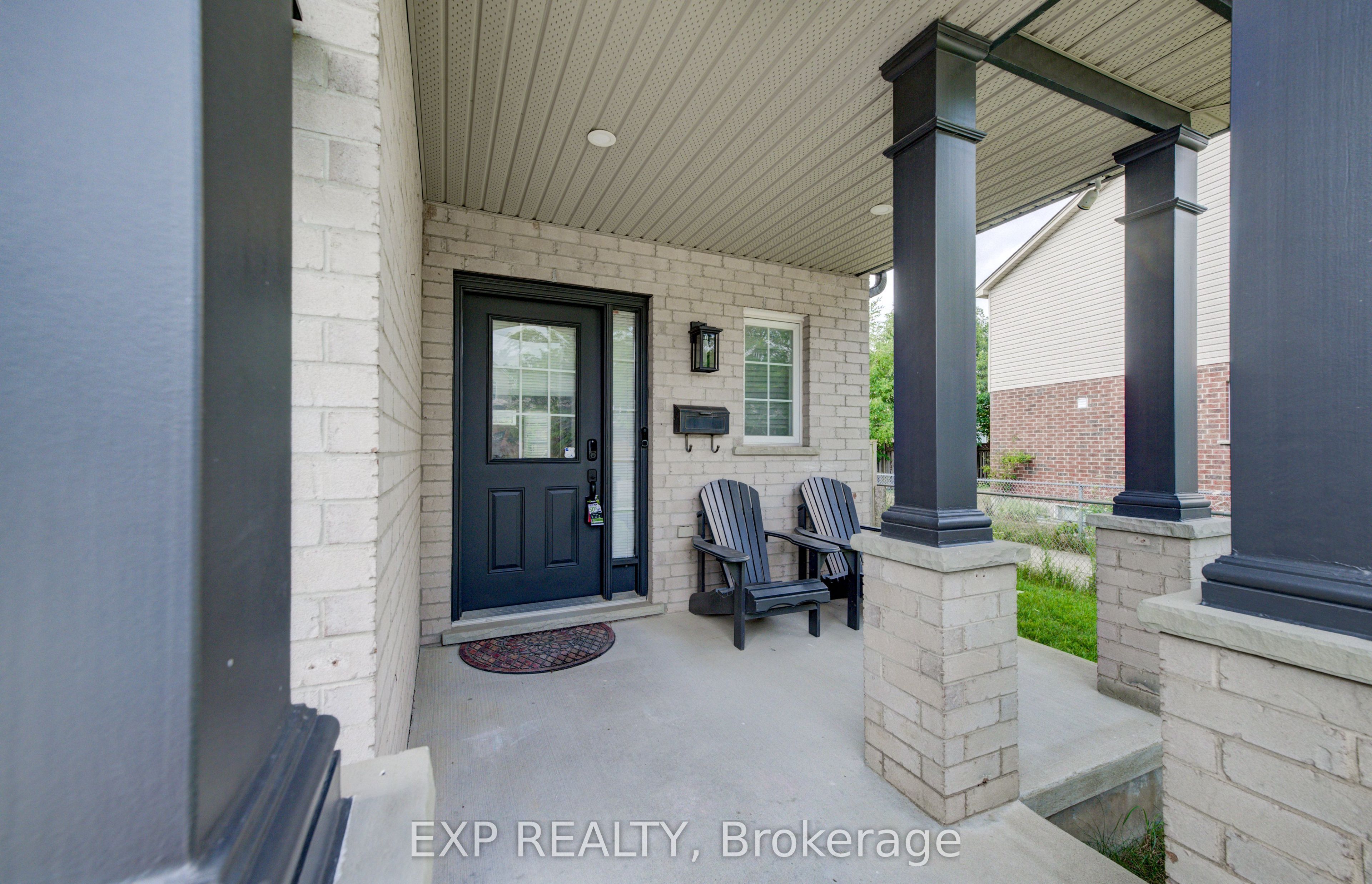 737 North Leaksdale Circle Property Photo 4