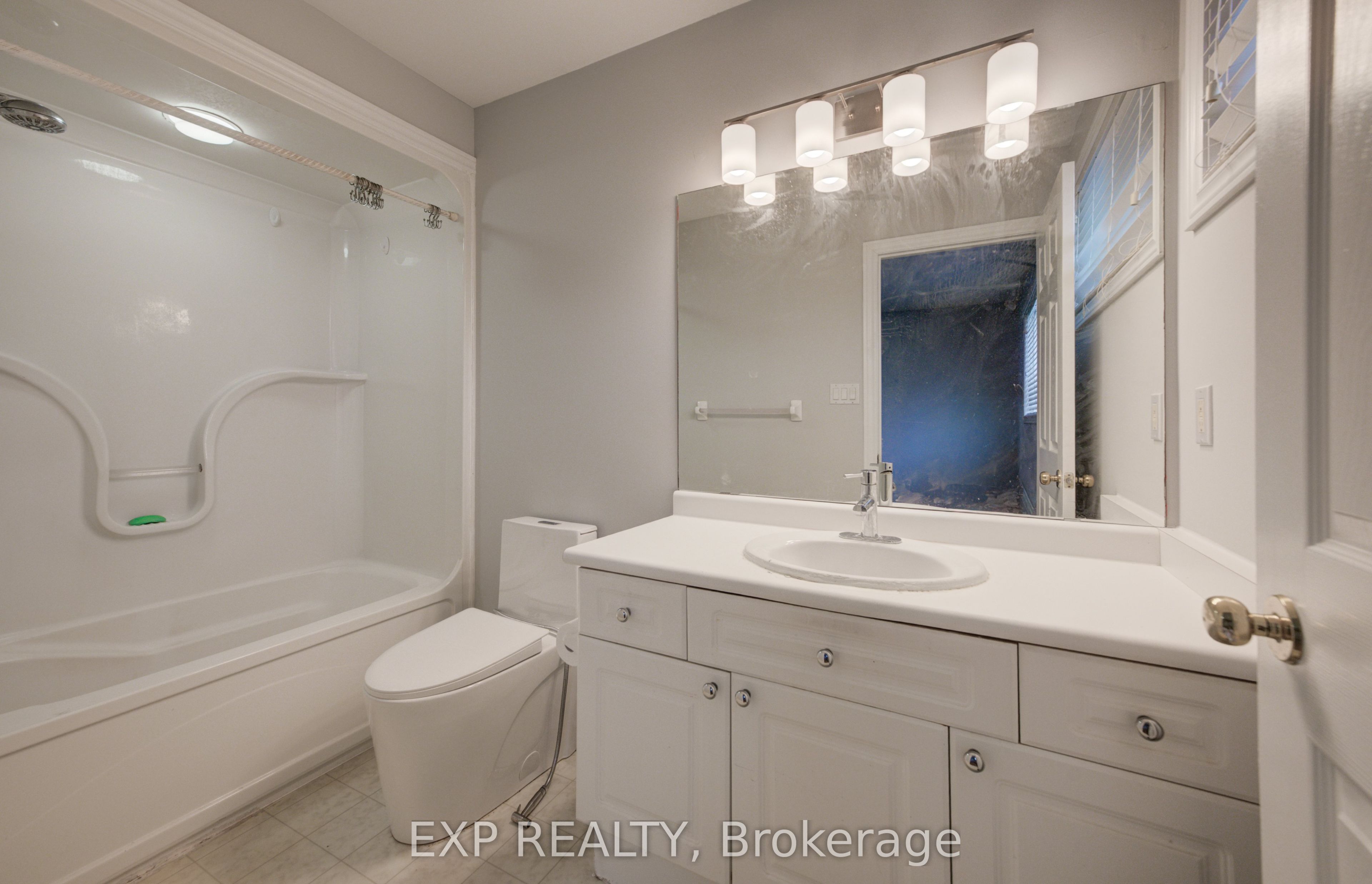737 North Leaksdale Circle Property Photo 16
