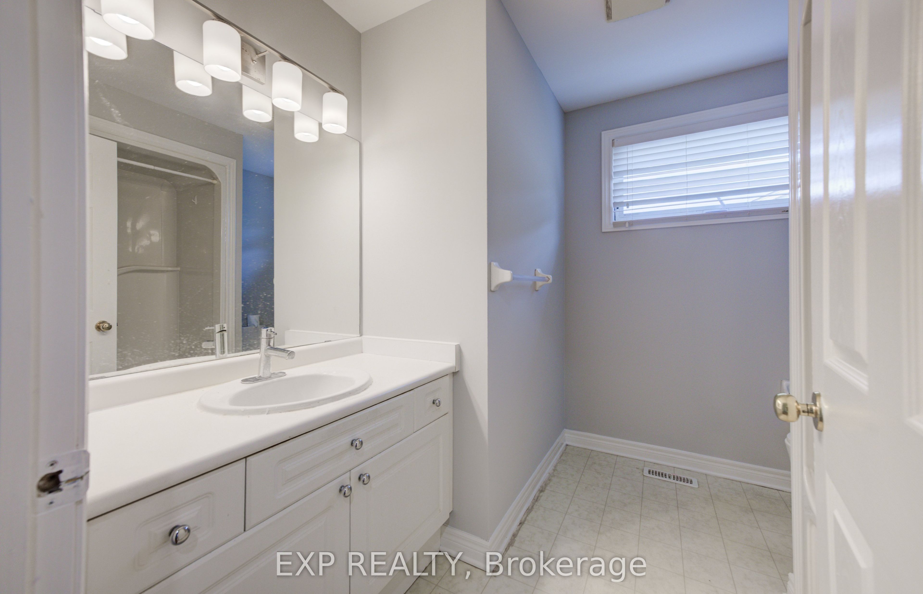 737 North Leaksdale Circle Property Photo 19