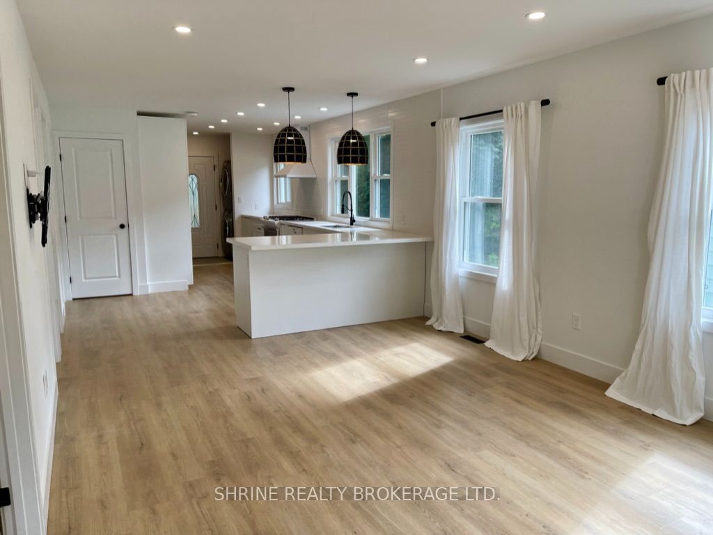792 Fleet Street Property Photo 6