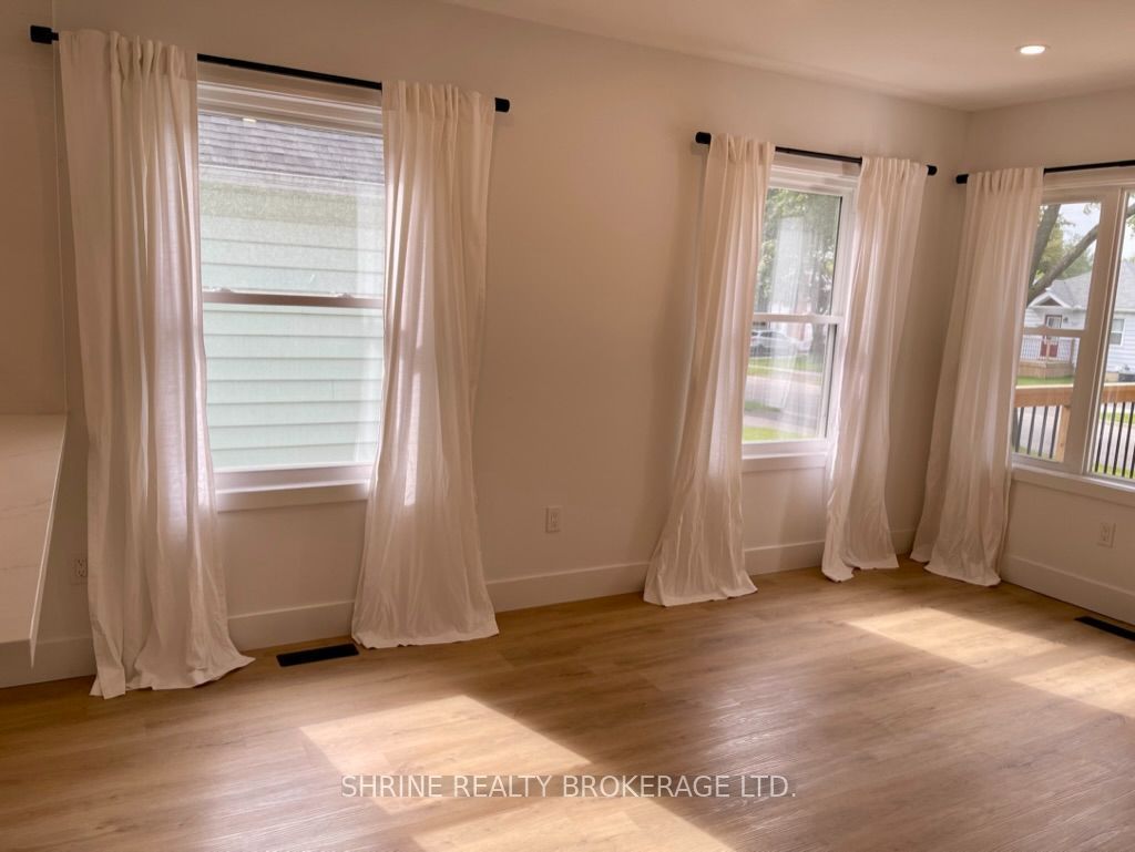 792 Fleet Street Property Photo 7