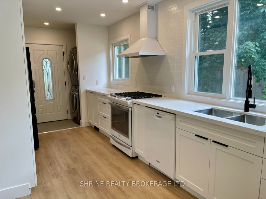 792 Fleet Street Property Photo 10