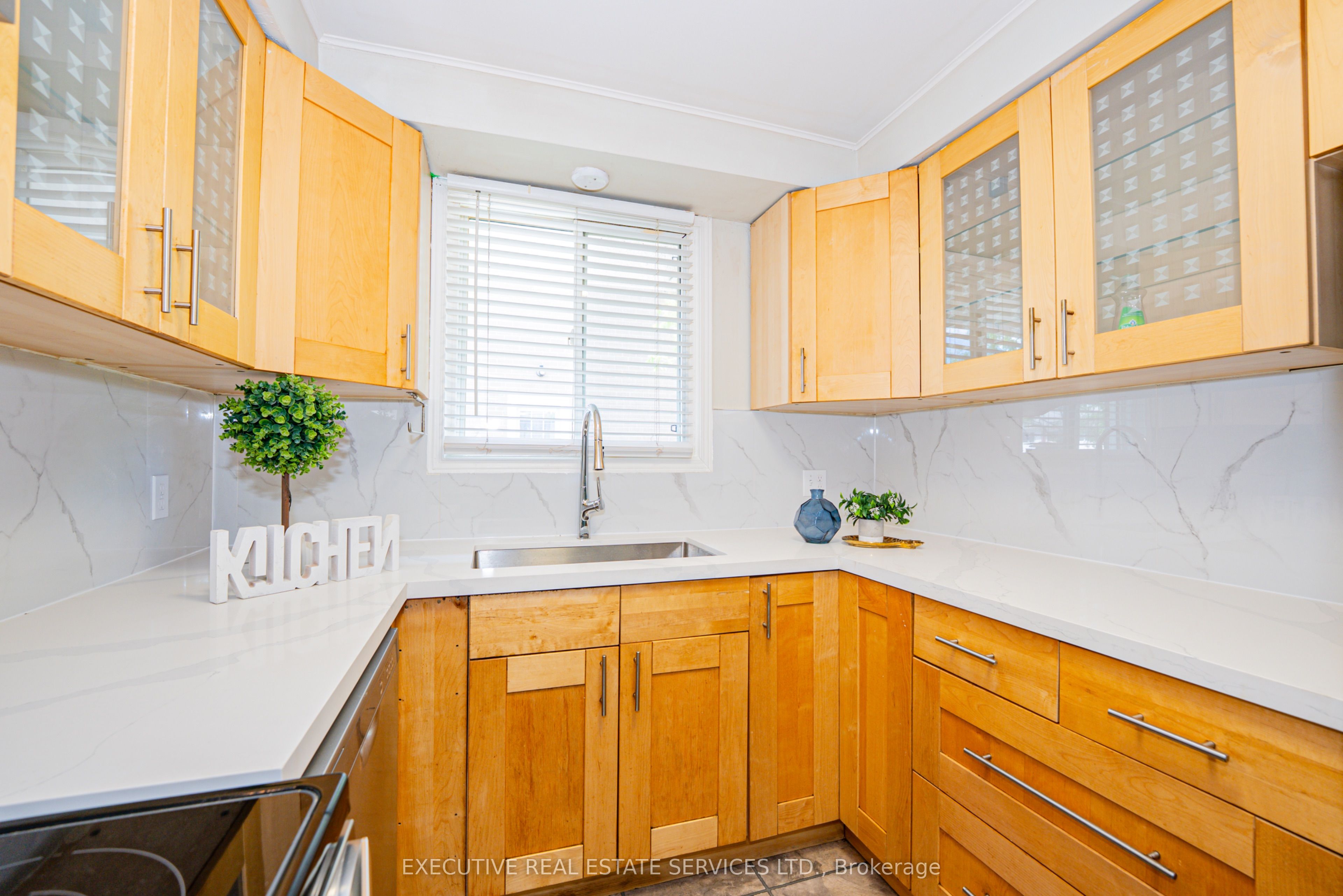 77 Overlea Drive Property Photo 12