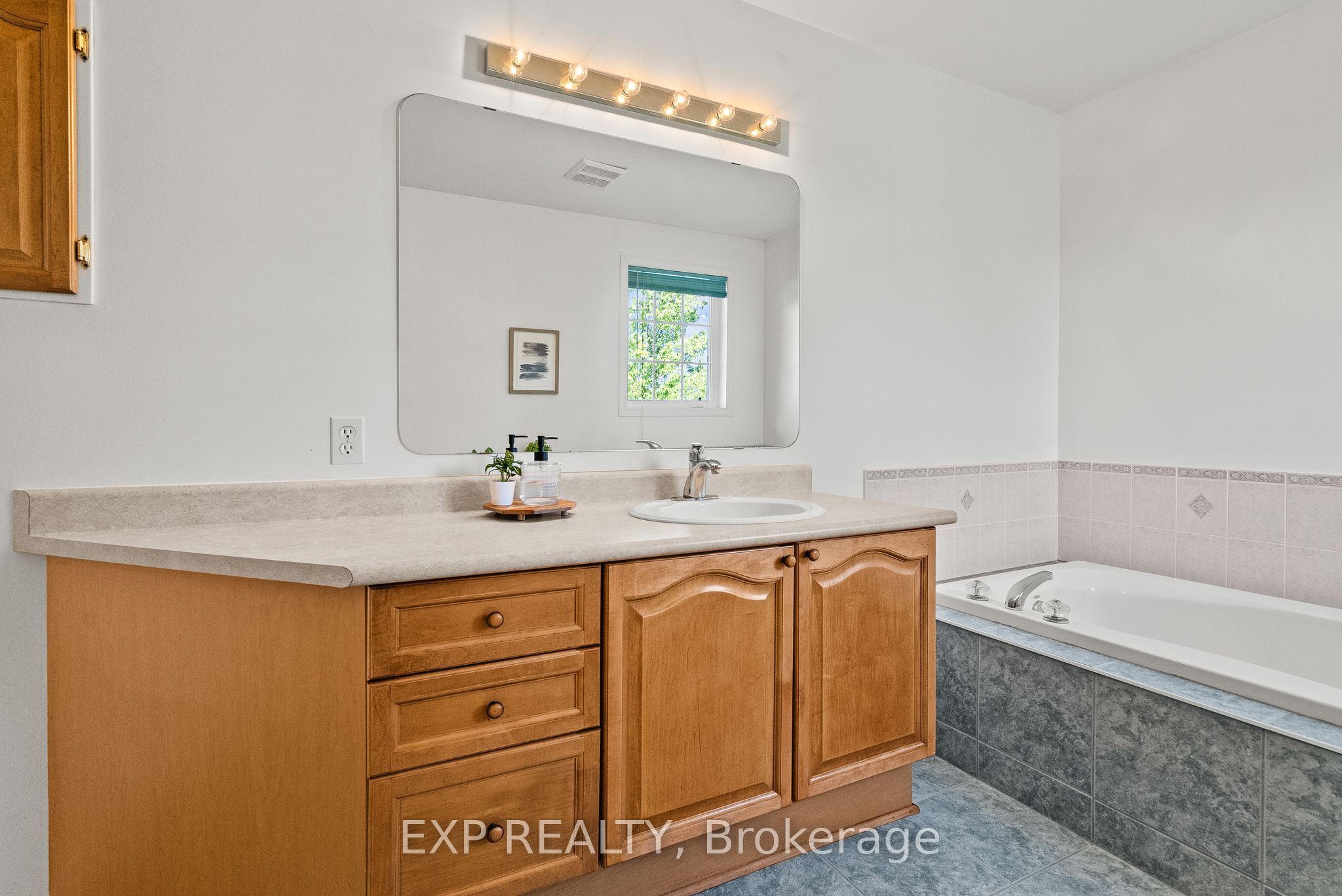 112 Redcliff Avenue Property Photo 32