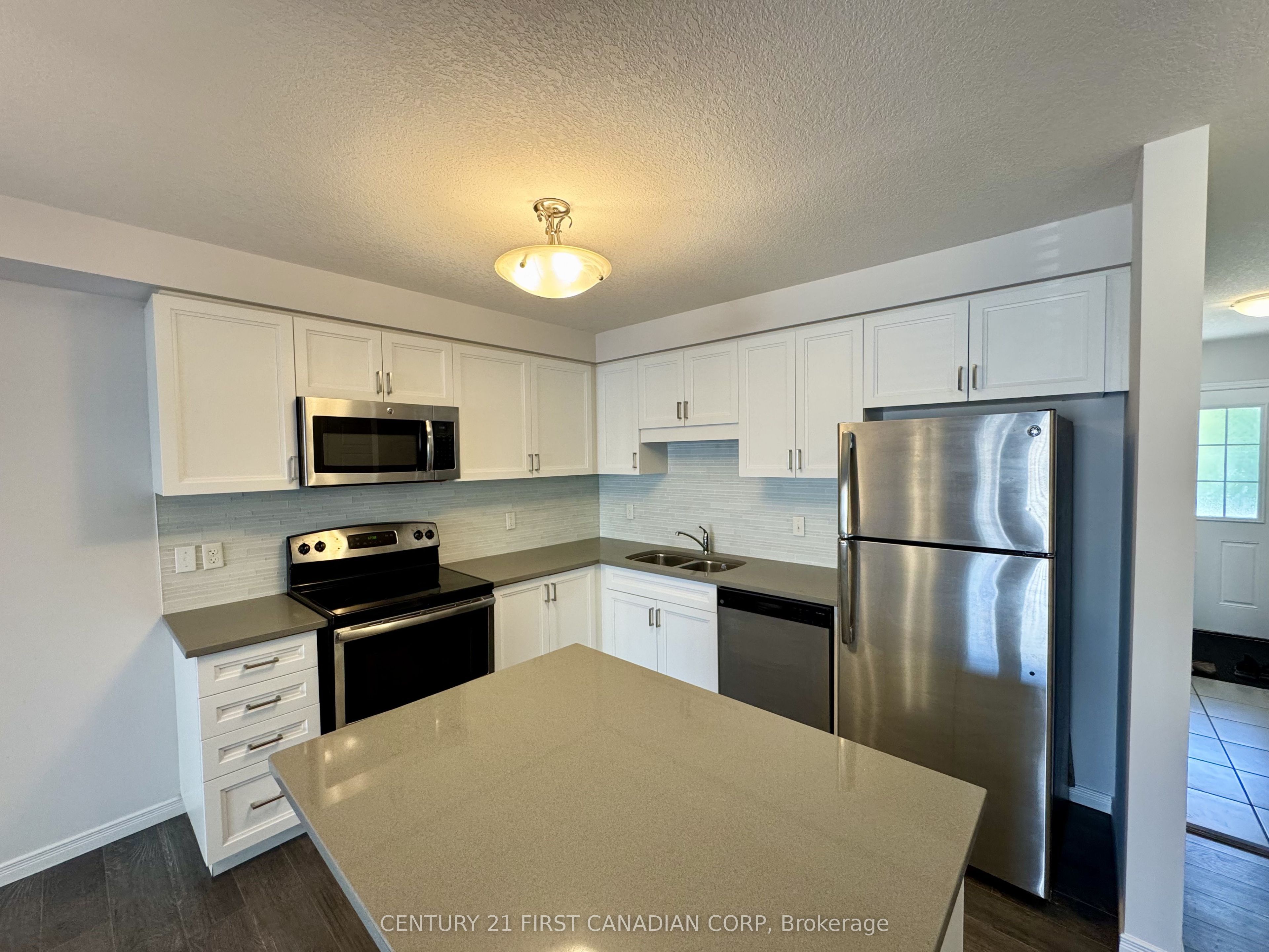 3186 Singleton Avenue Property Photo 4